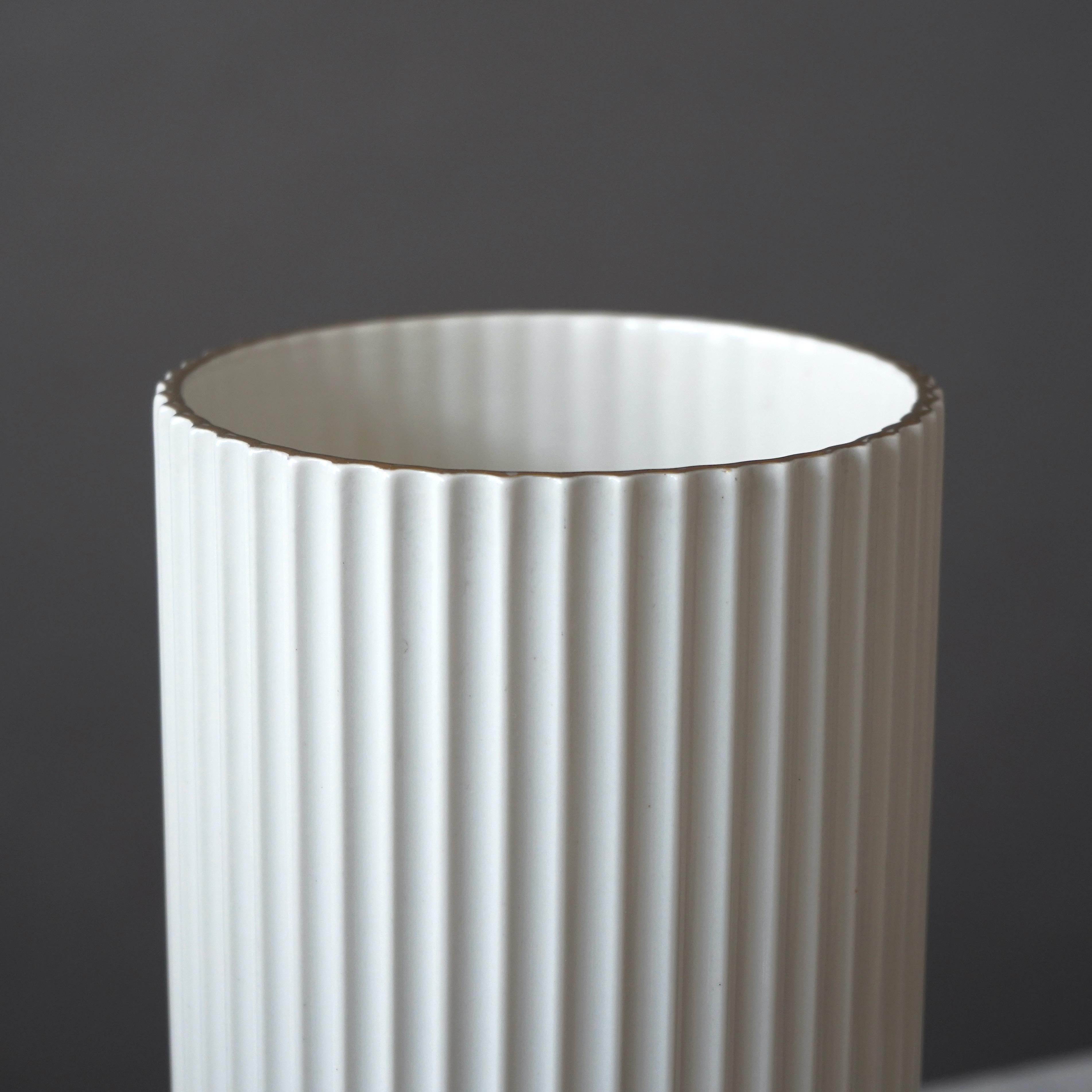 Ensemble de 2 vases en porcelaine Lyngby Porcelain à décor doré, 1936-1940, Danemark Bon état - En vente à Malmö, SE