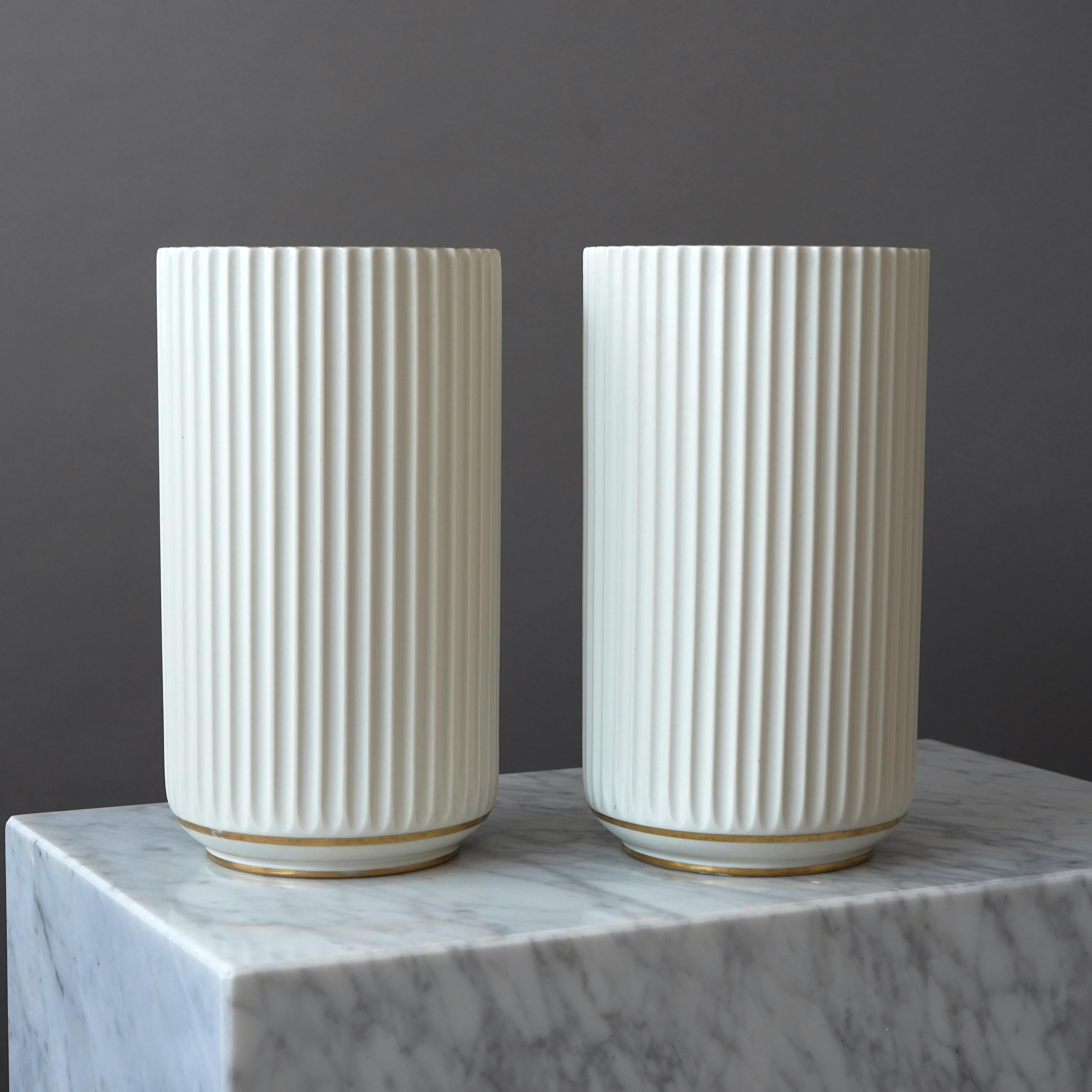Ensemble de 2 vases en porcelaine Lyngby Porcelain à décor doré, 1936-1940, Danemark en vente 1