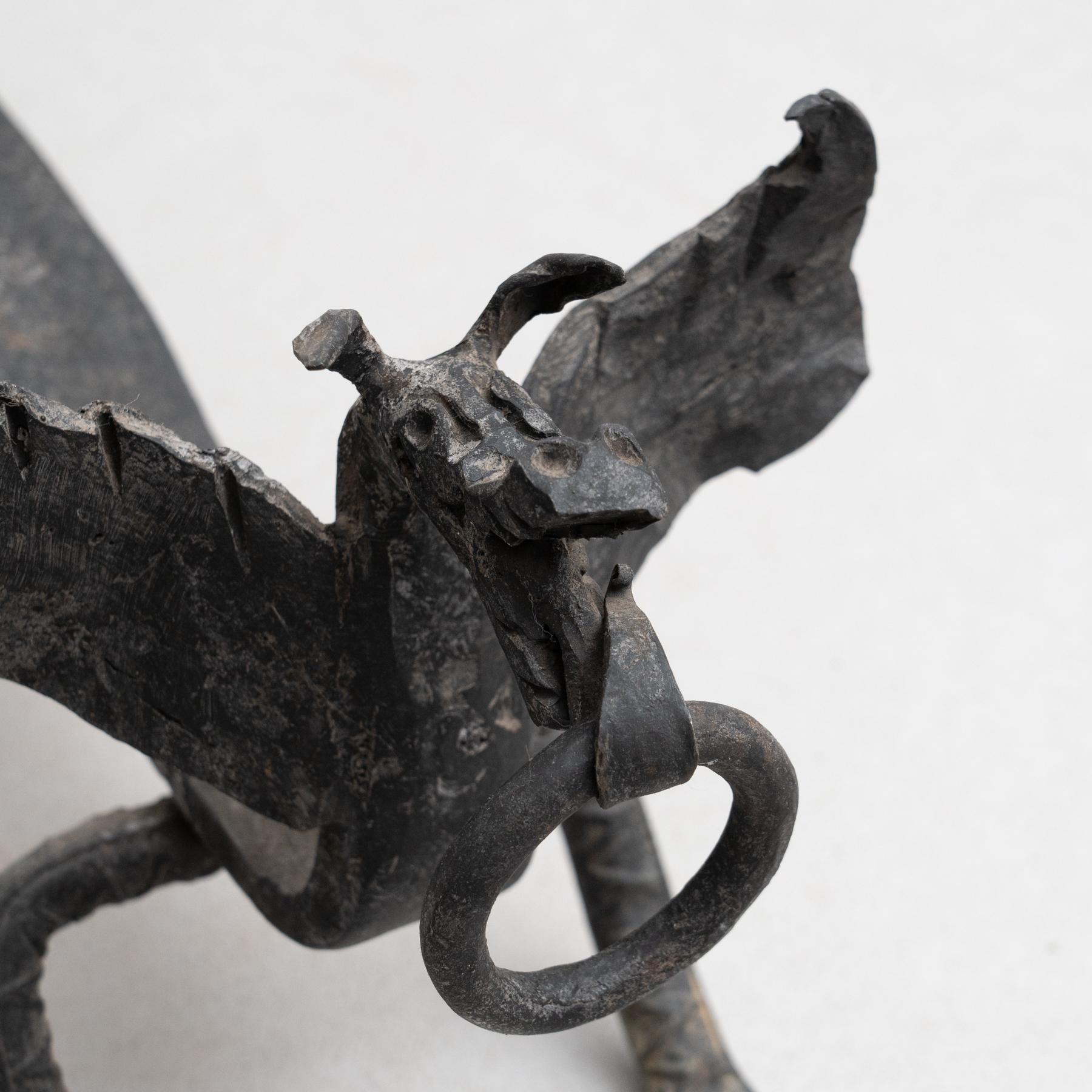 Ensemble de 2 porte-flammes en métal en forme de dragon du début du XXe siècle en vente 6