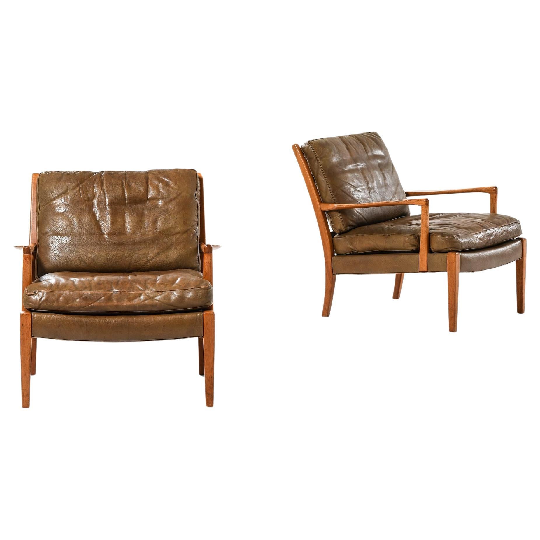 Set of 2 Easy Chairs in Leather and Walnut by Arne Norell, 1960s
