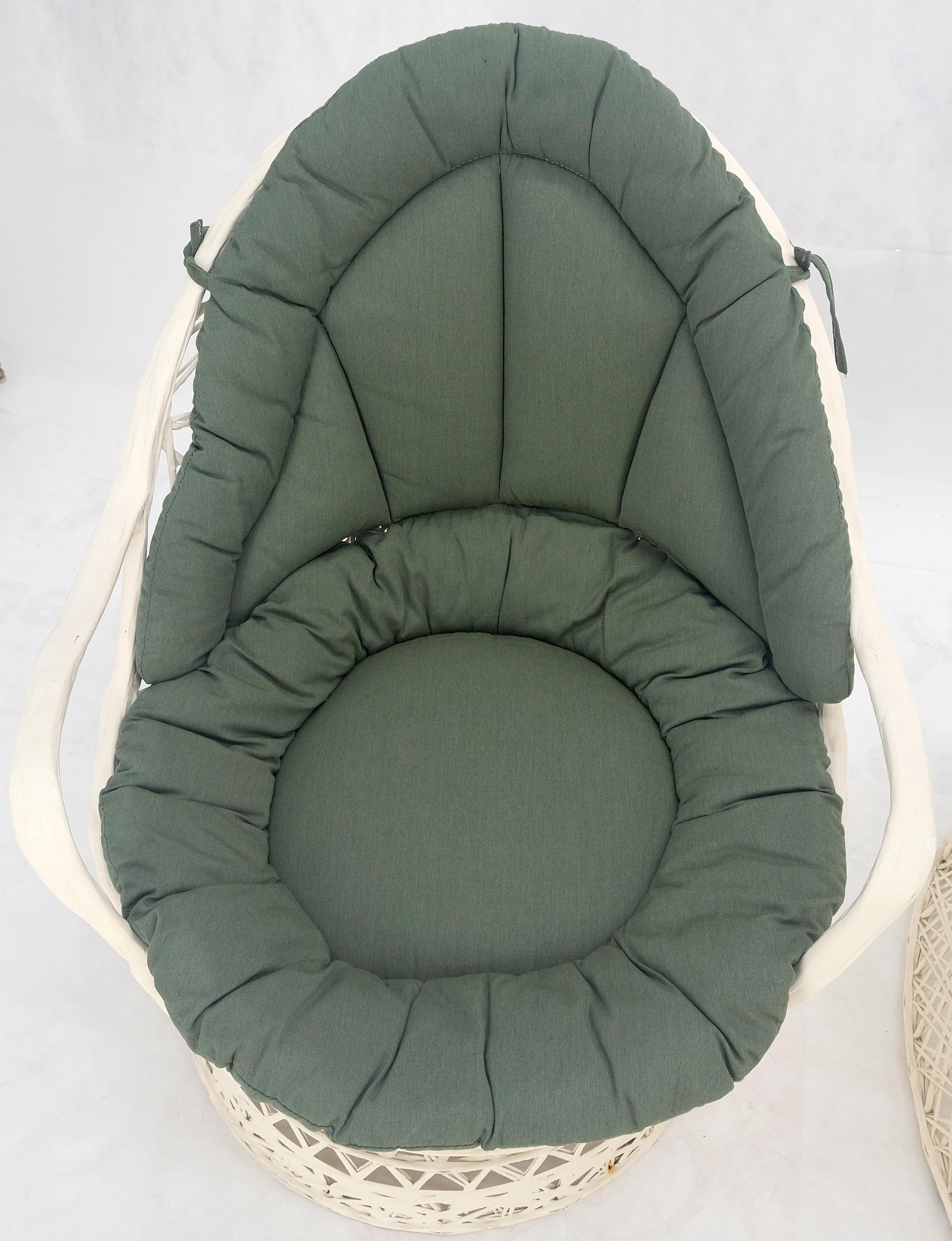 Set of 2 Egg Shape Fiberglass Spun Outdoor Lounge Chairs Woodard Coffee Table For Sale 7