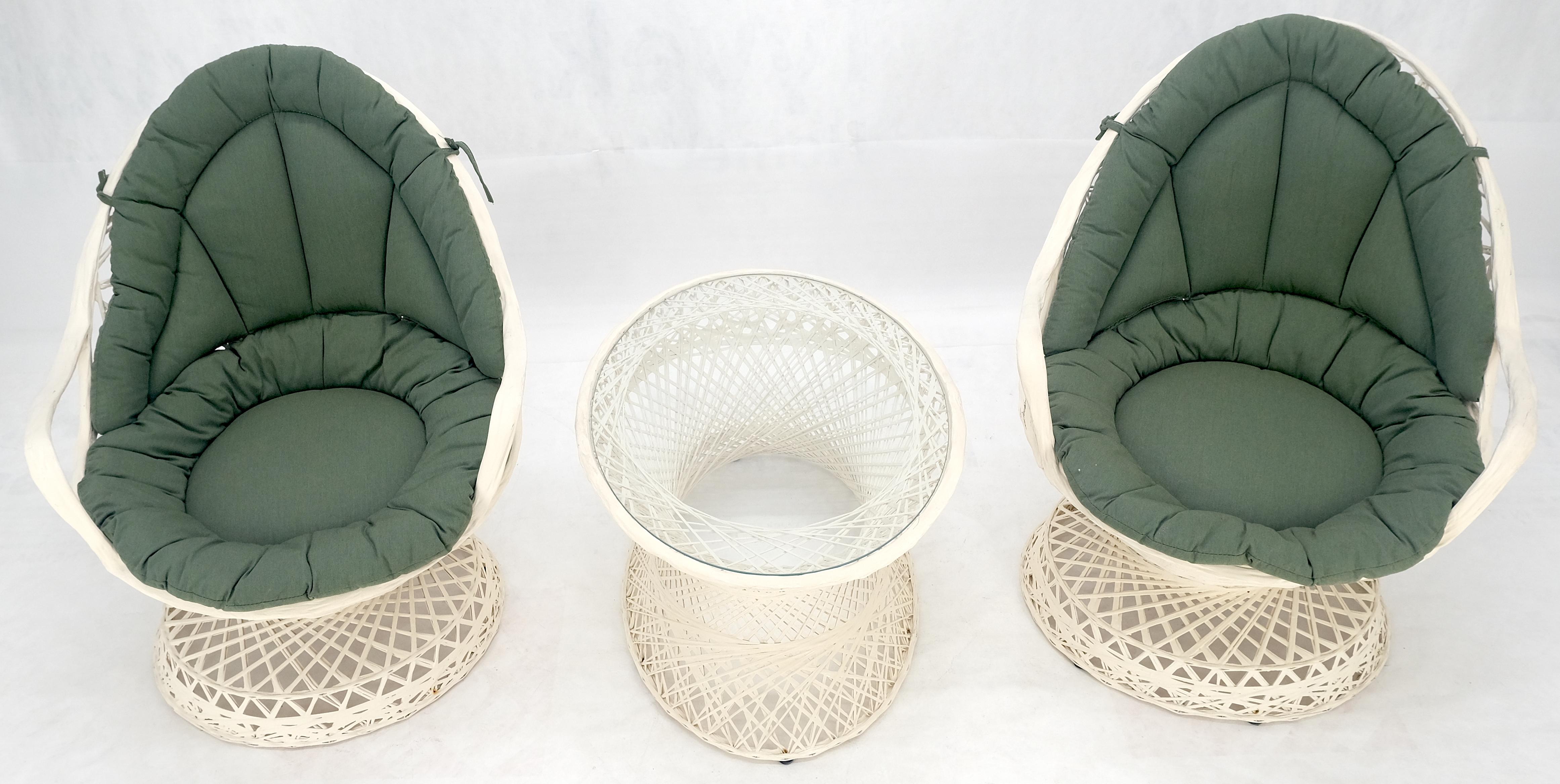 Mid-Century Modern Set of 2 Egg Shape Fiberglass Spun Outdoor Lounge Chairs Woodard Coffee Table For Sale