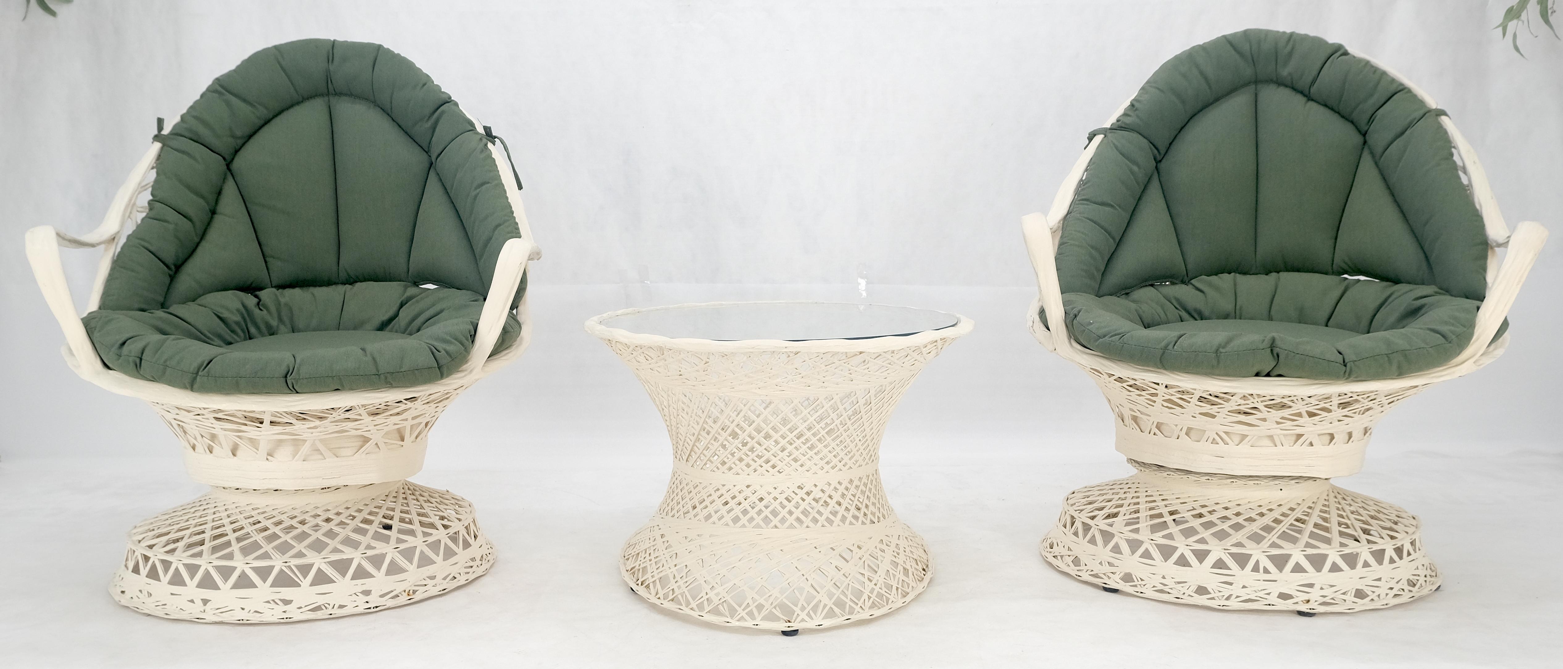 American Set of 2 Egg Shape Fiberglass Spun Outdoor Lounge Chairs Woodard Coffee Table For Sale