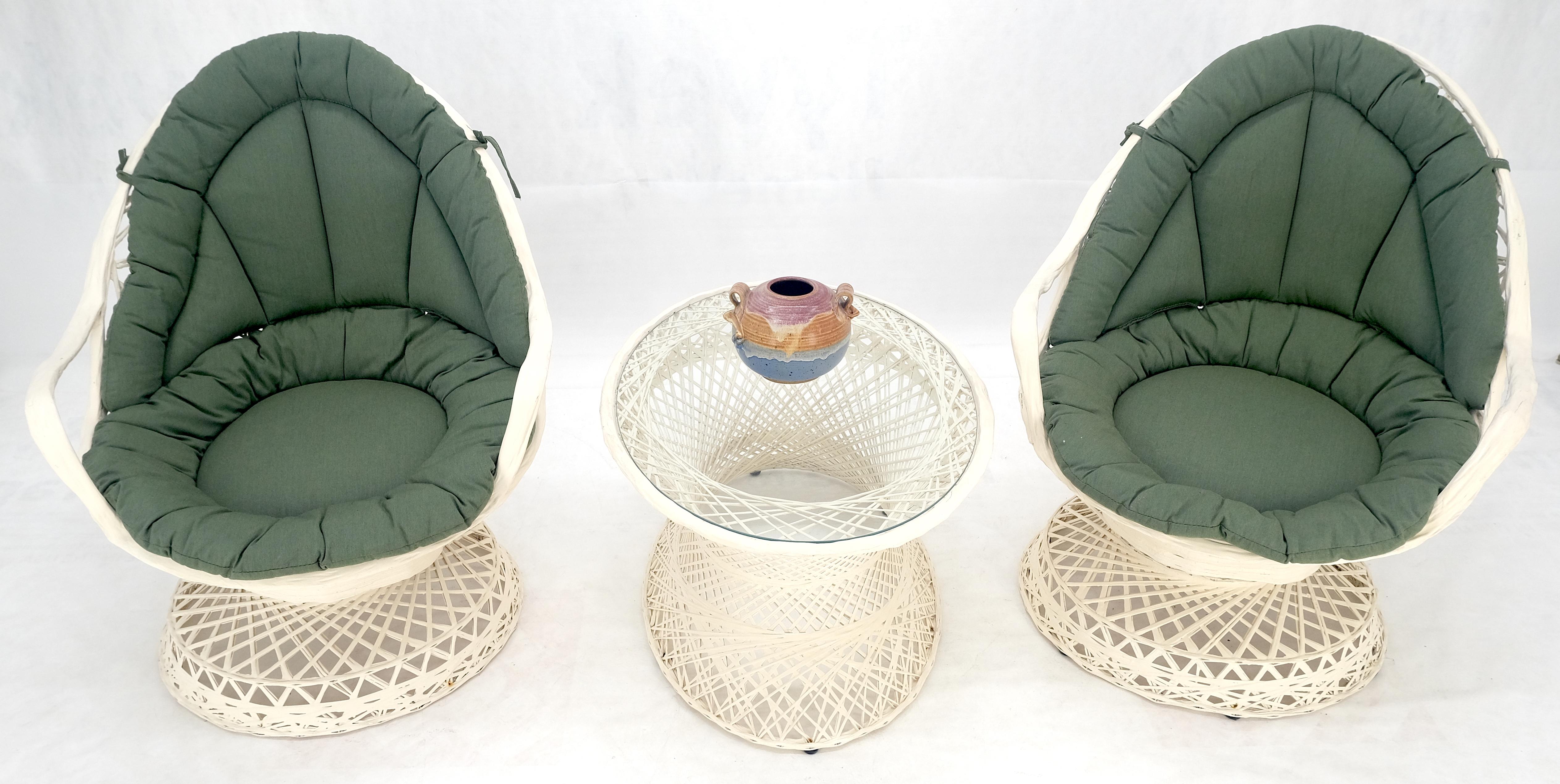 Set of 2 Egg Shape Fiberglass Spun Outdoor Lounge Chairs Woodard Coffee Table For Sale 3