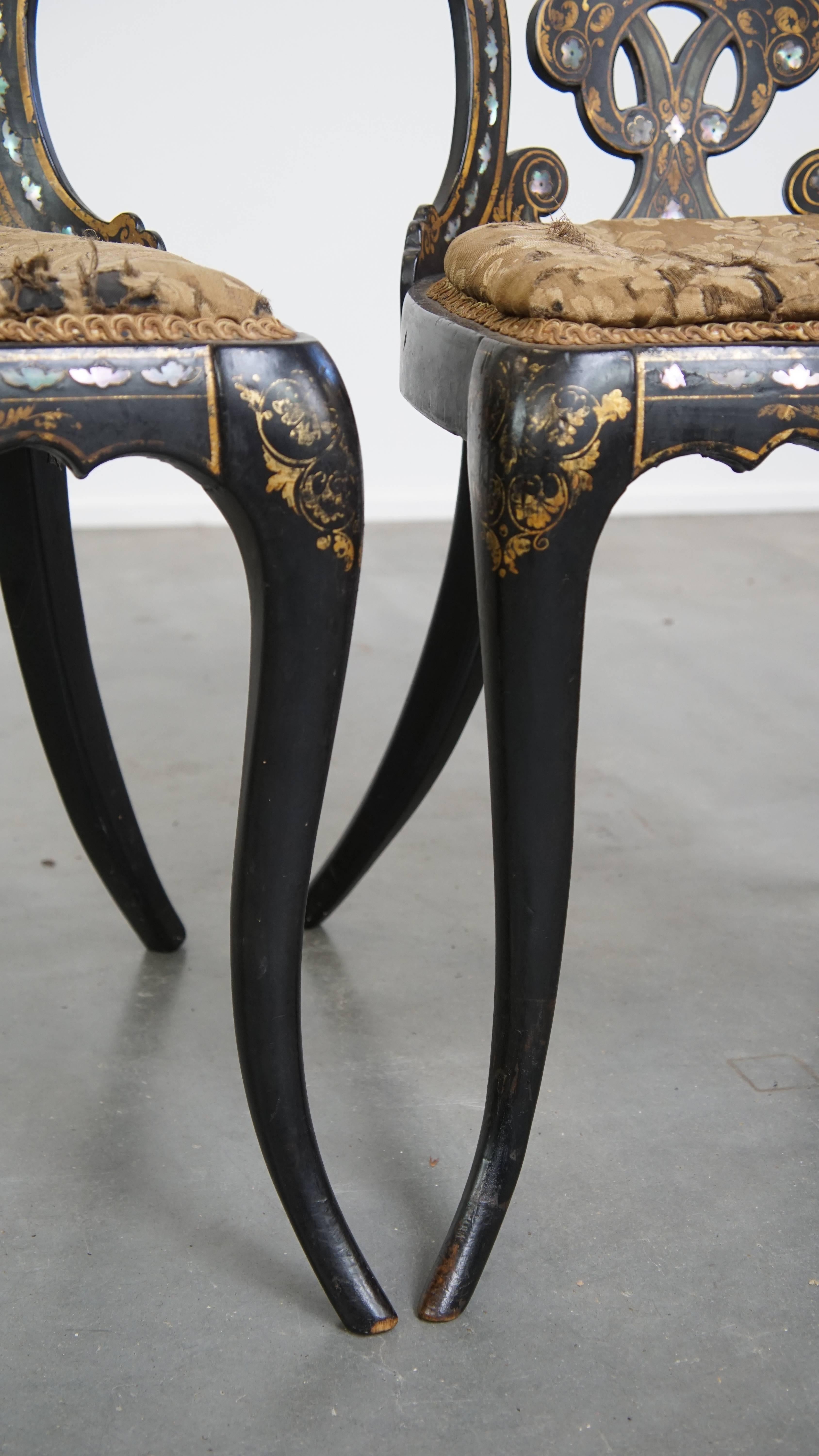 Set of 2 Elegant Antique 19th Century English Chinoiserie Mother of Pearl Chairs For Sale 4