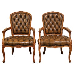 Set of 2 elegant leather baroque Chesterfield armchairs with Queen Anne legs