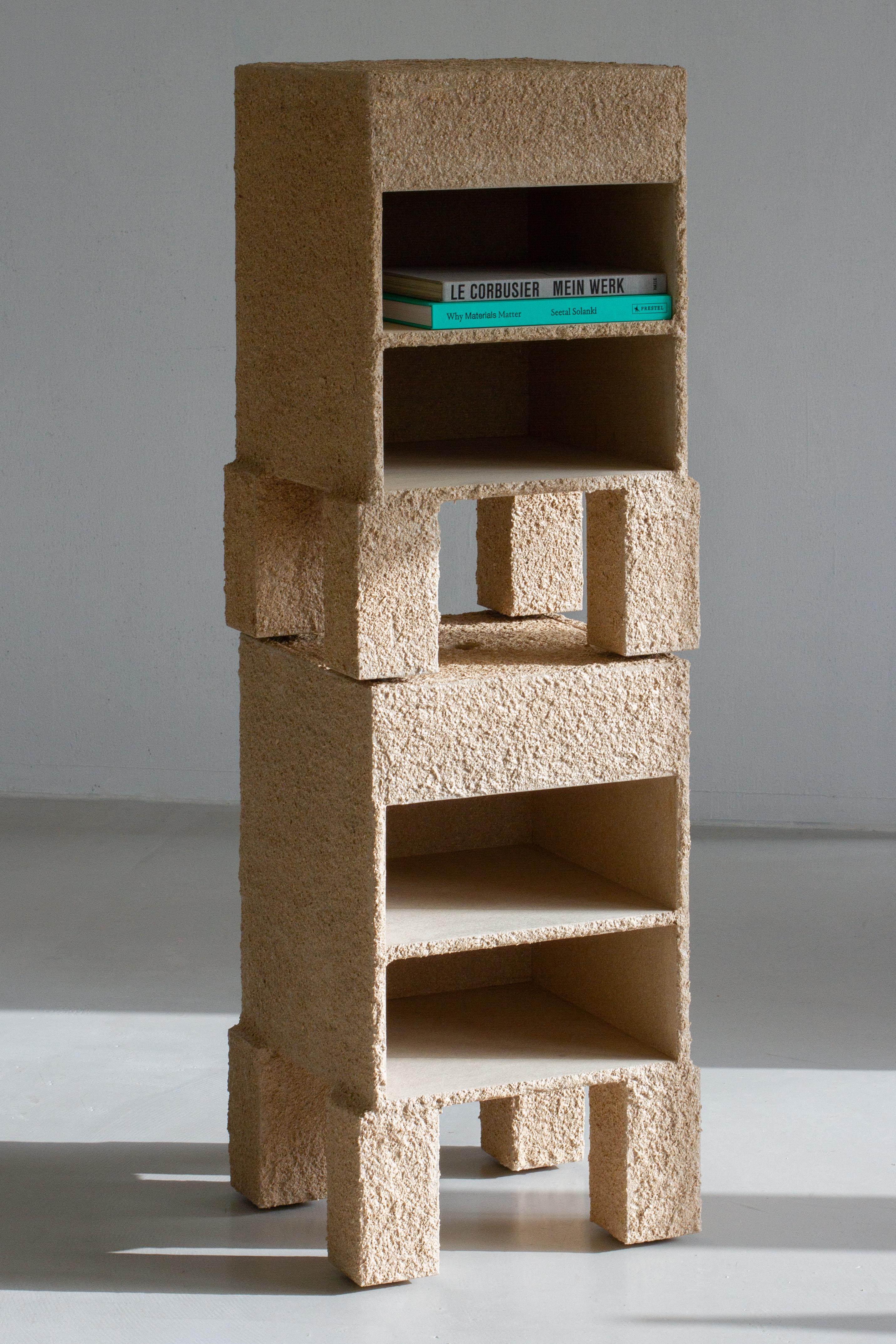 2er-Satz EN 312 Beistellbretter von Haus Otto
Abmessungen: T40 x B43 x H68 cm
MATERIALIEN: Bemalte Spanplatte Holz
Gewicht: 15 kg pro Stück

Das MATERIAL Spanplatte (DIN EN312) ist eines der am meisten verwendeten Materialien
in der Möbelindustrie,