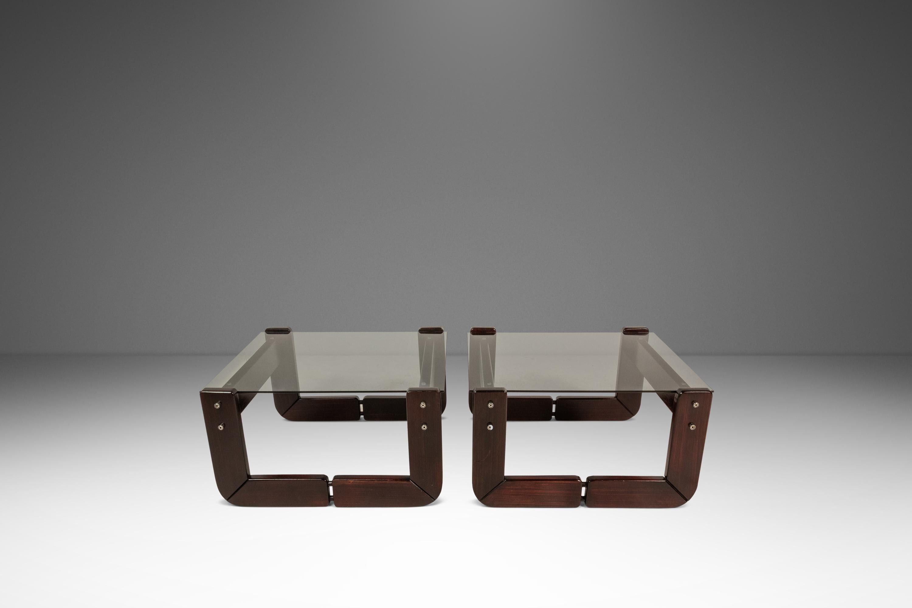 Mid-Century Modern Ensemble de 2 tables d'appoint avec plateaux en verre fumé par Percival Lafer, Brésil, c. années 1970 en vente