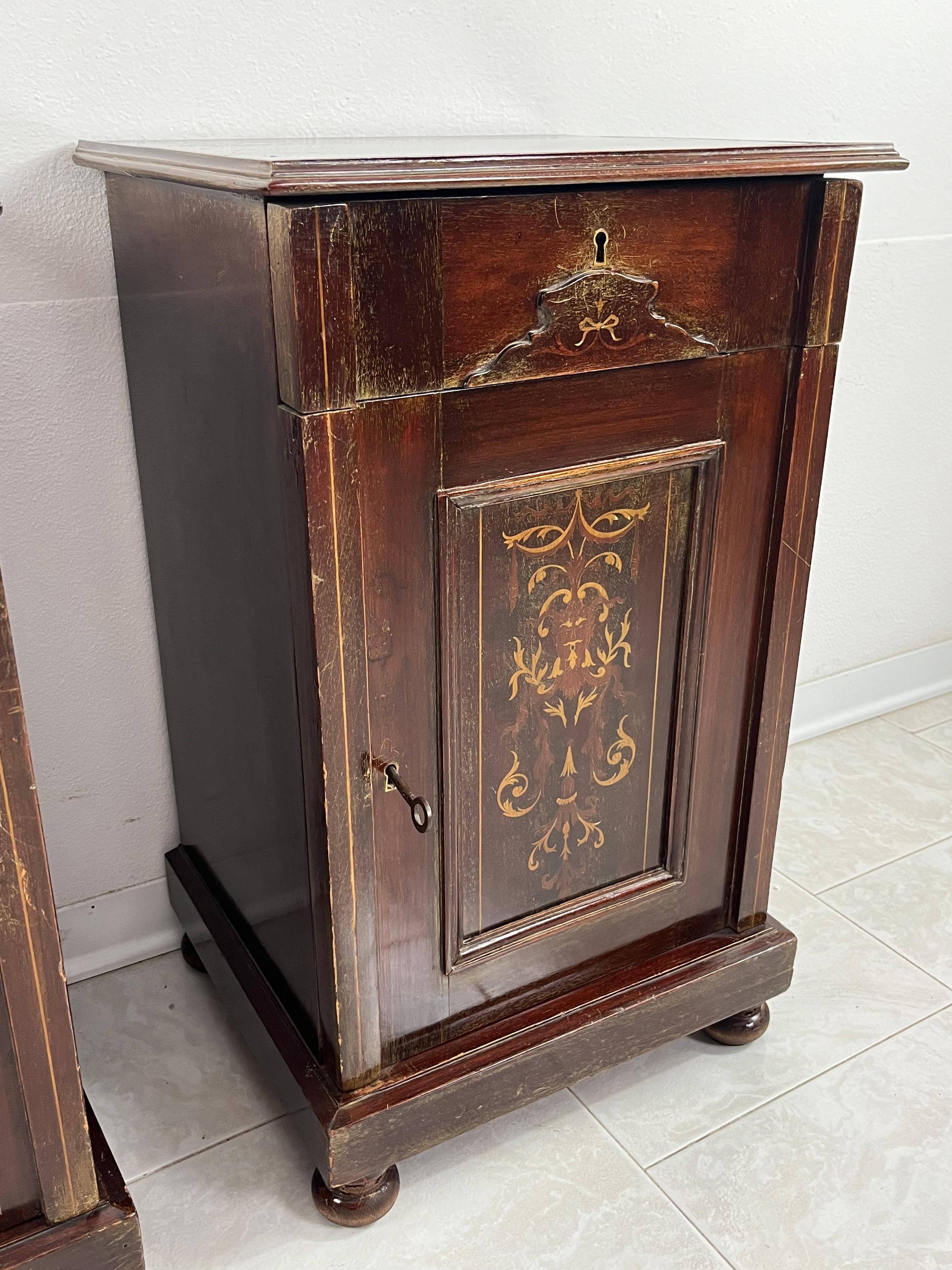 British Set Of 2 English Edwardian Bedside Tables With Inlays, 1930s For Sale
