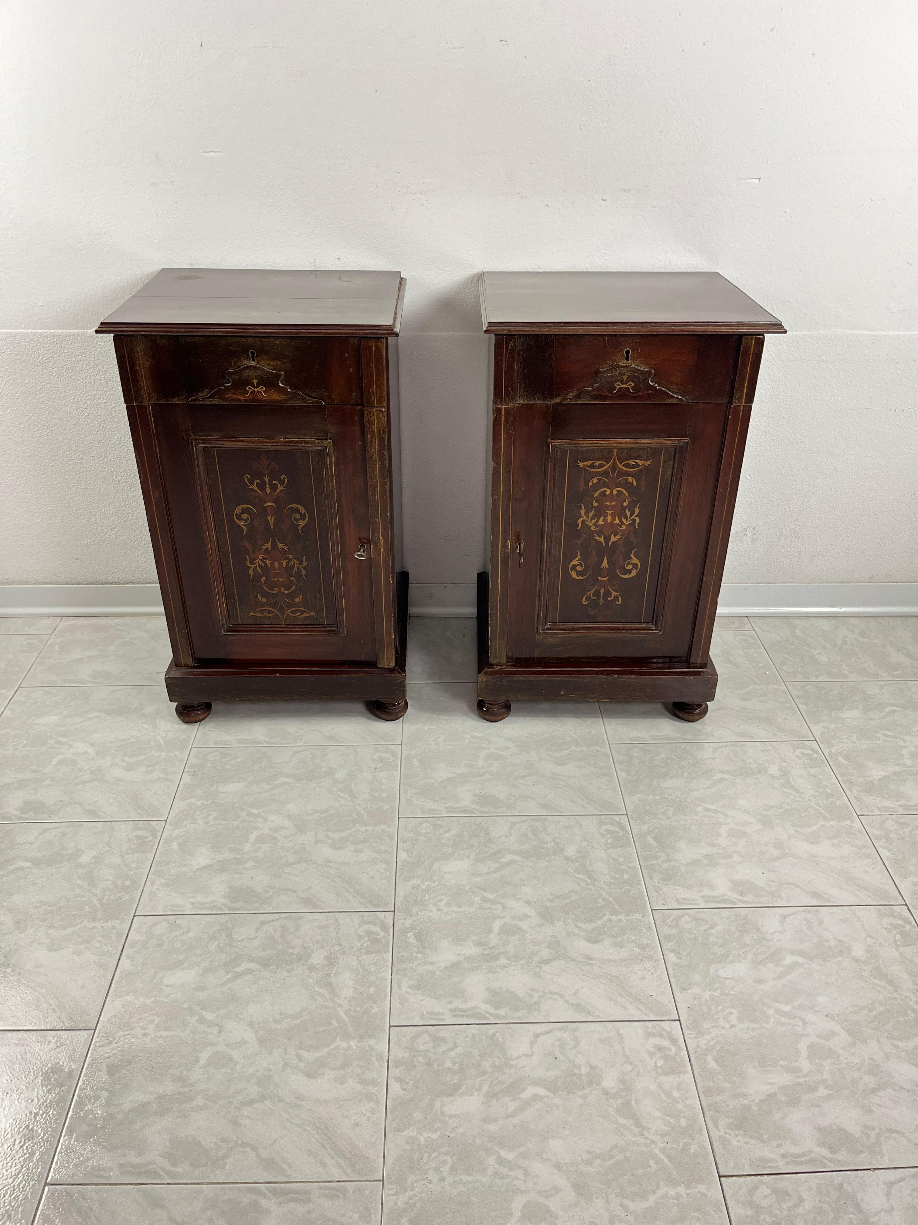 Wood Set Of 2 English Edwardian Bedside Tables With Inlays, 1930s For Sale