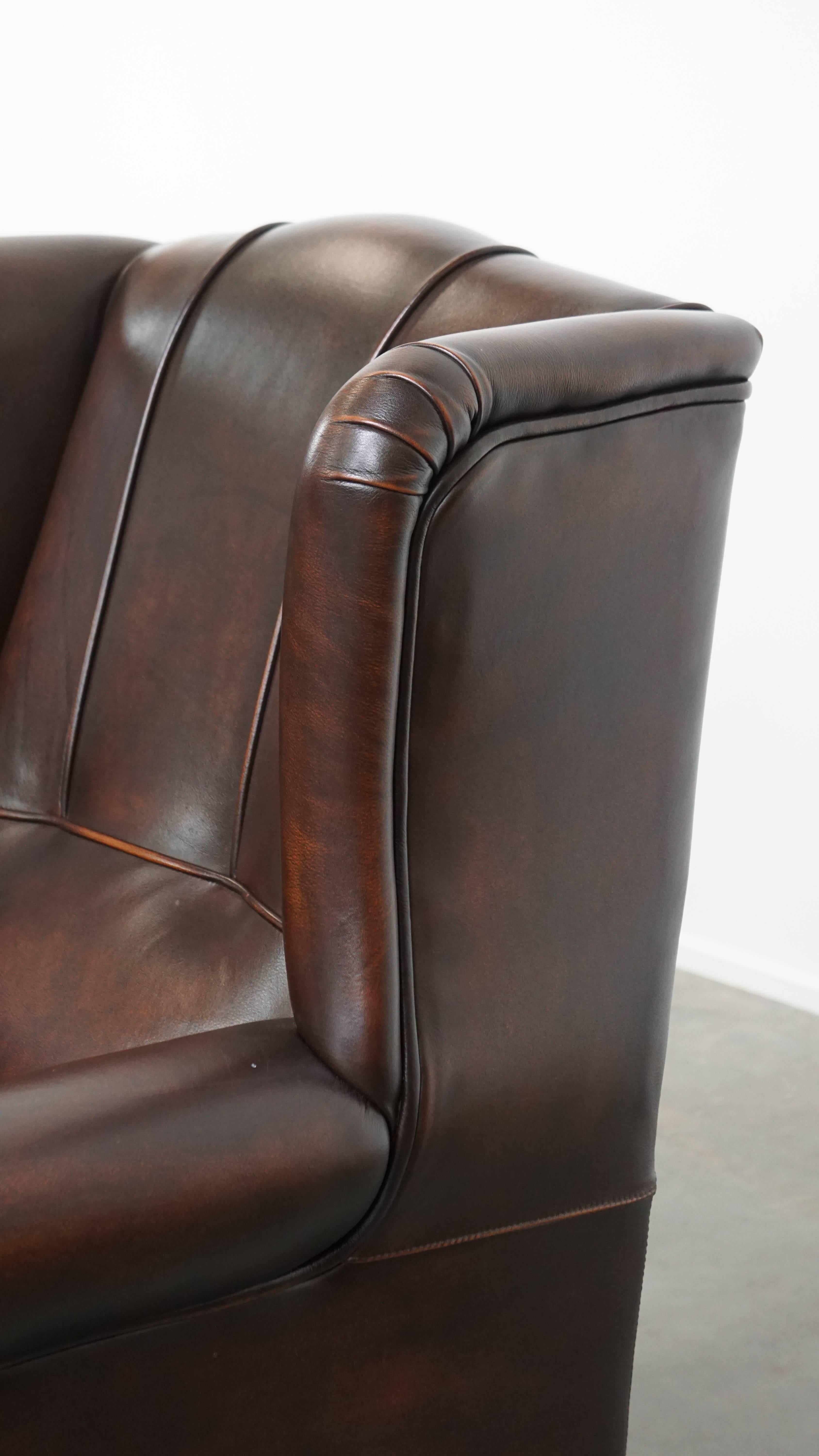 Ensemble de 2 fauteuils à oreilles en cuir de vache de style anglais avec une finition luxueuse en vente 6