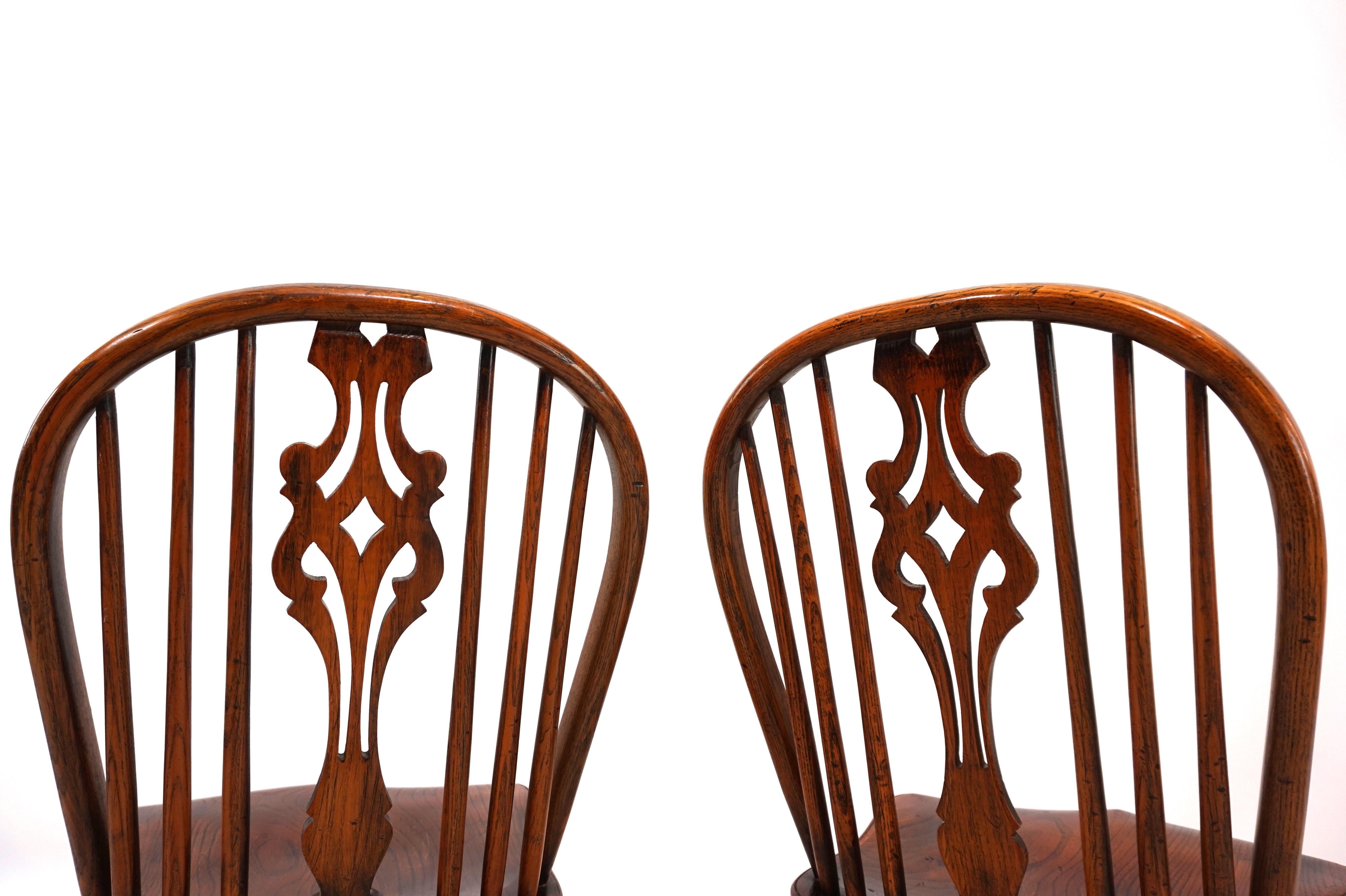 Set of 2 English Windsor chairs In Good Condition In Ludwigslust, DE