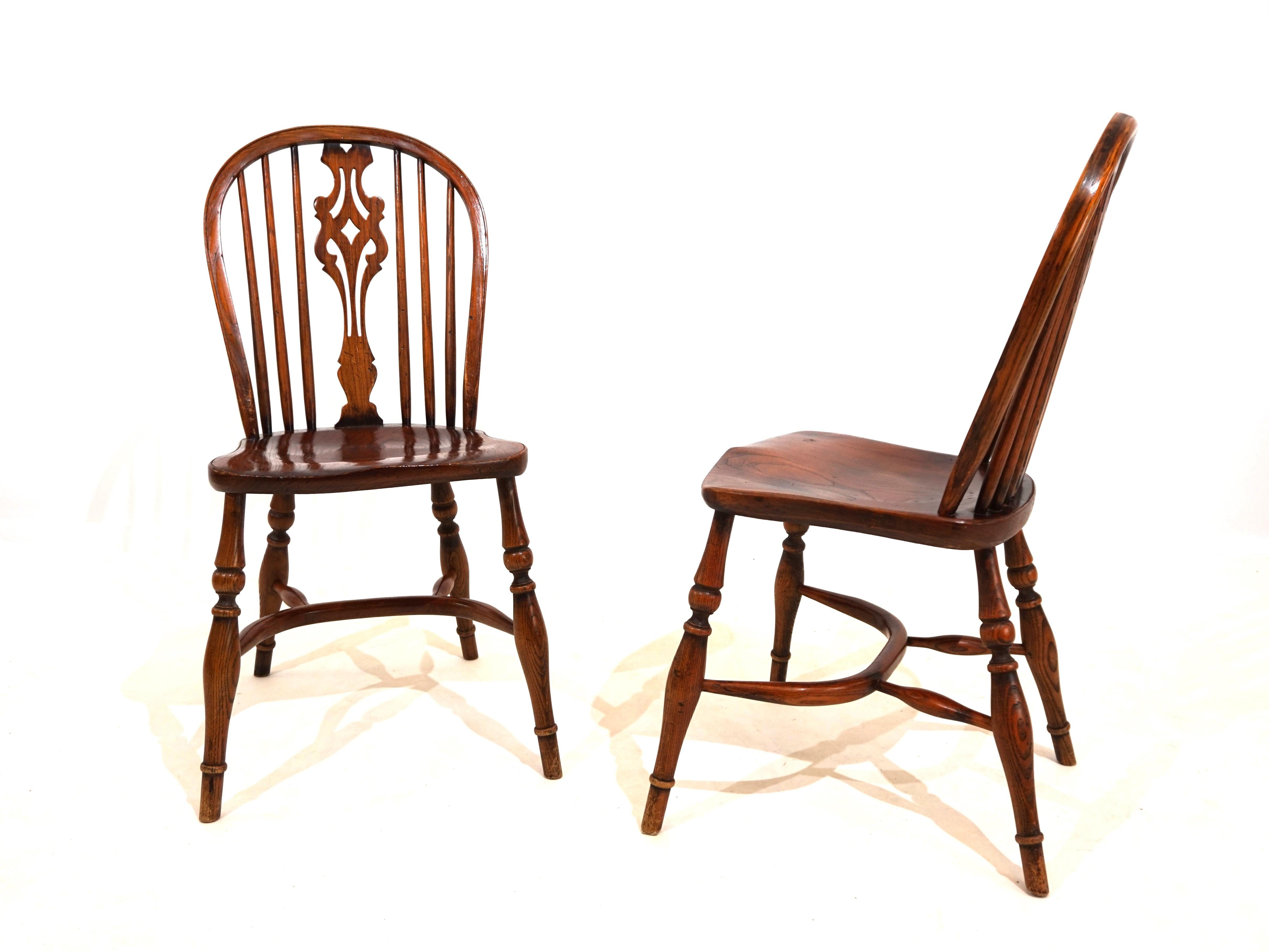 Elm Set of 2 English Windsor chairs
