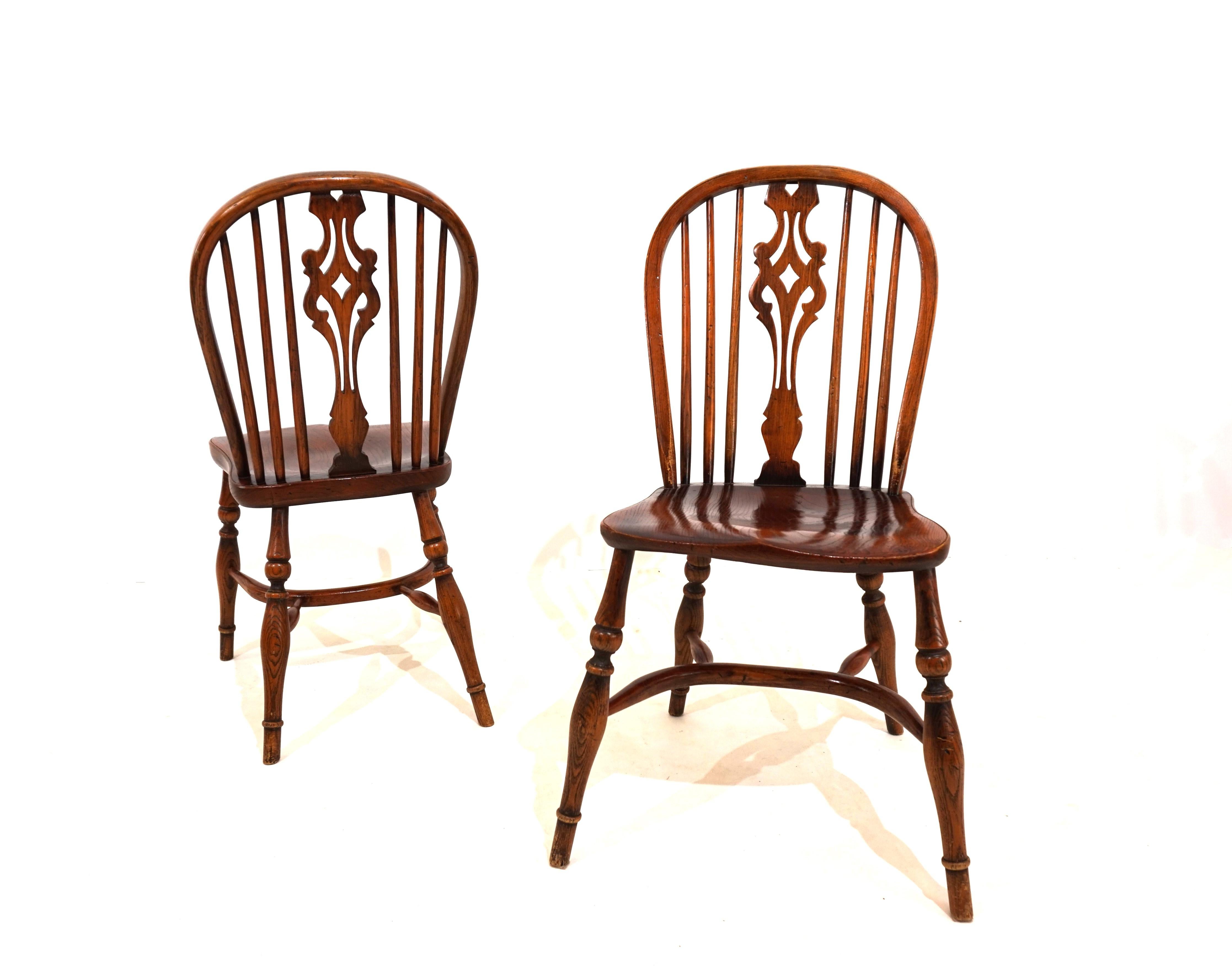Set of 2 English Windsor chairs 2