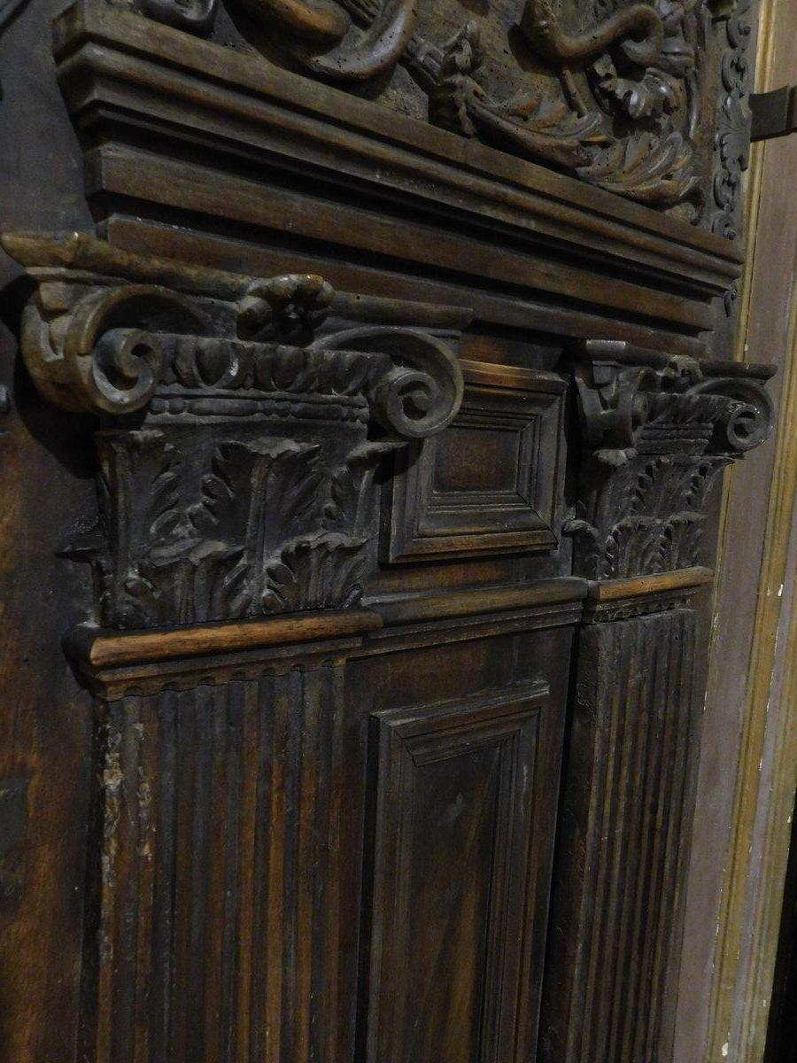 juego de 2 puertas de entrada, puertas principales de madera de nogal ricamente tallada, Italia en venta 4