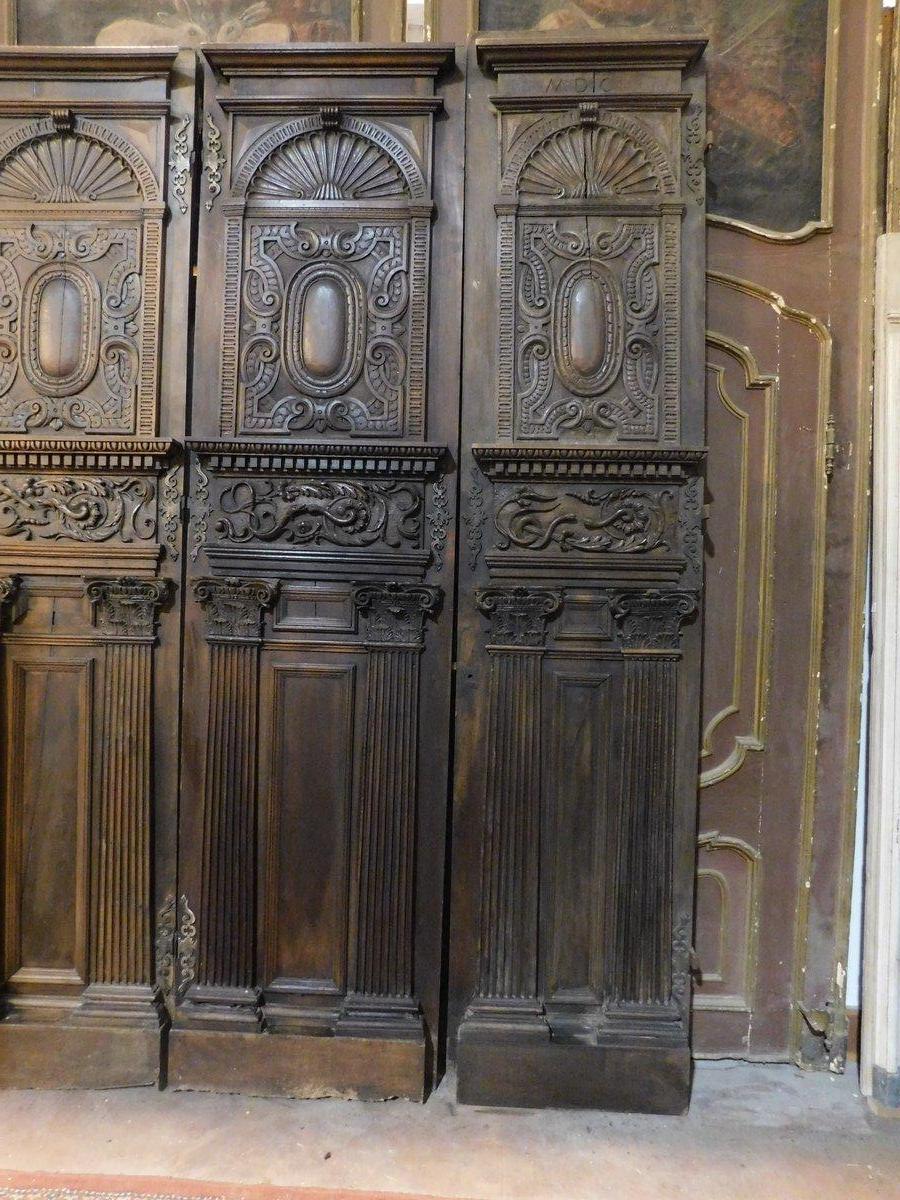 juego de 2 puertas de entrada, puertas principales de madera de nogal ricamente tallada, Italia Italiano en venta