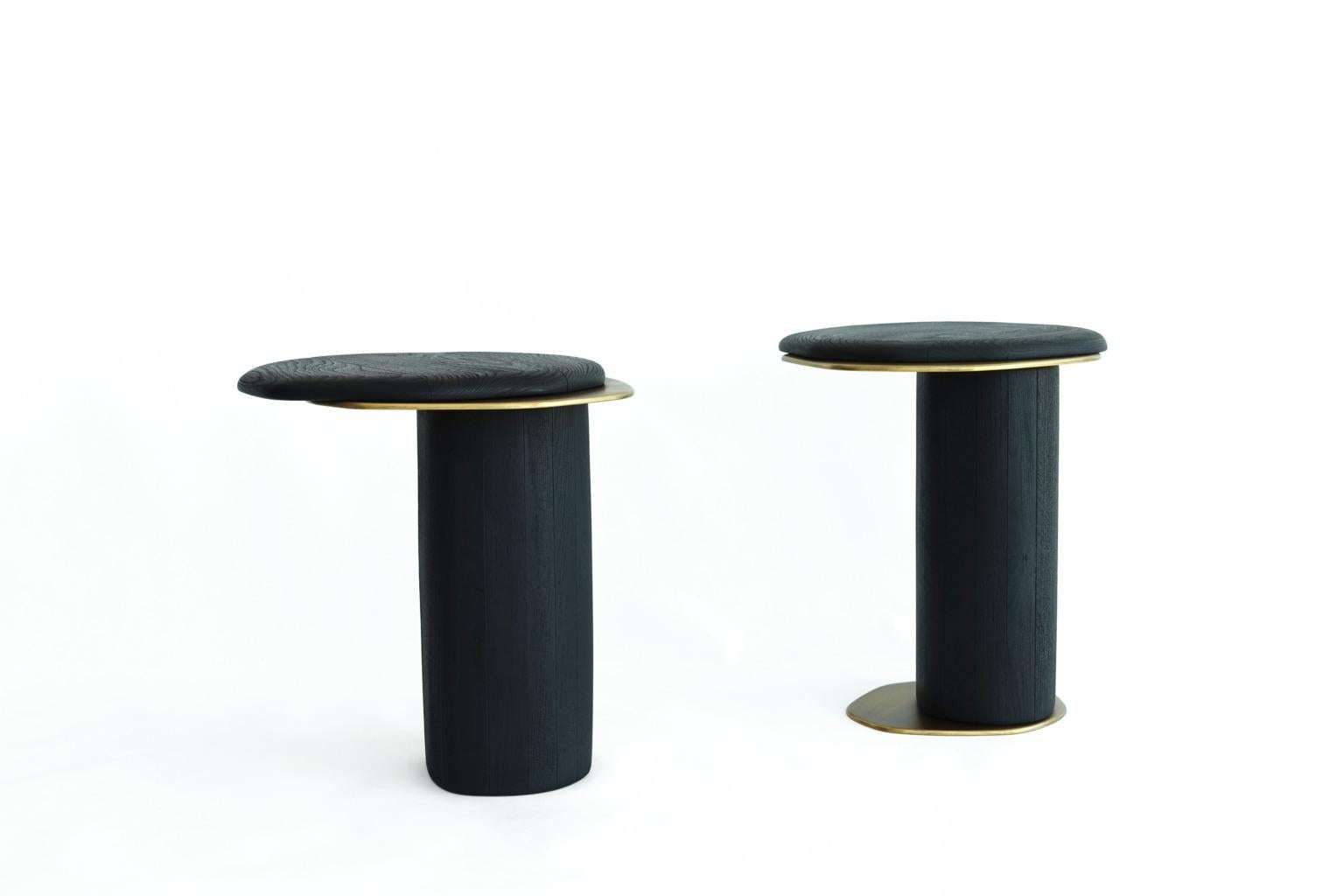 Ottone Set di 2 tavolini Epicure XIII Shou Sugi Ban in Oak e ottone di Grzegorz Majka in vendita