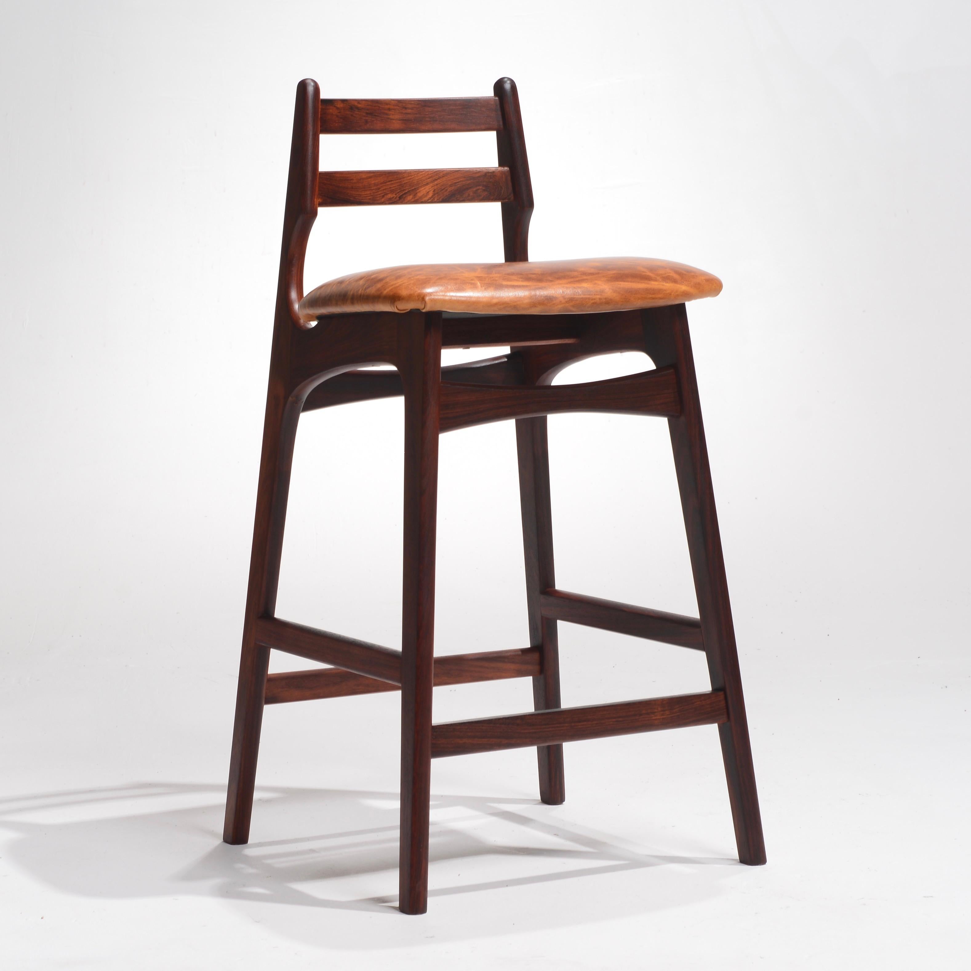 Set of 2 Erik Buck Mid Century Danish Modern Rosewood Counter Stools In Excellent Condition For Sale In Los Angeles, CA