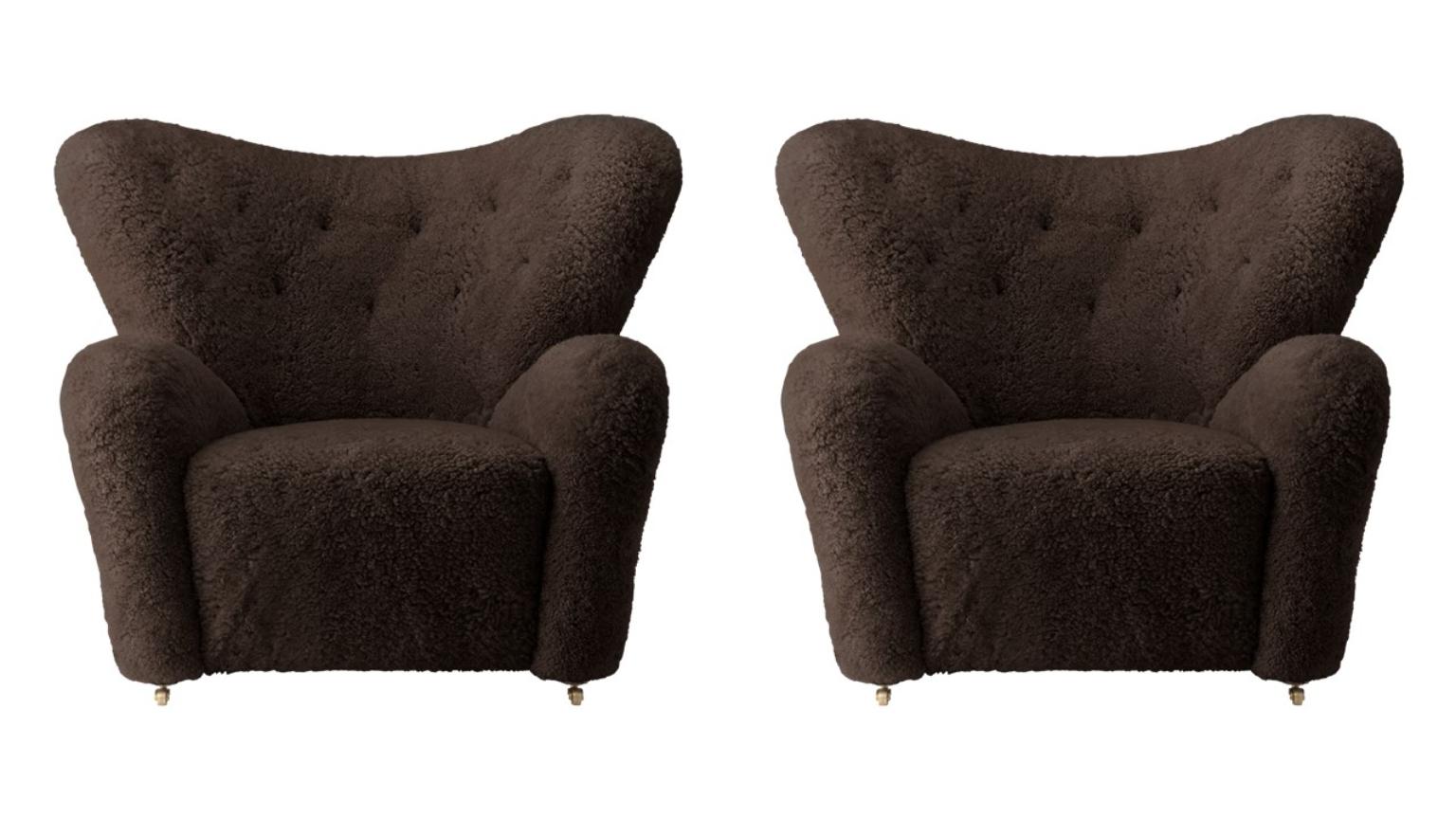 Set of 2 Espresso sheepskin the tired man lounge chairby Lassen
Dimensions: W 102 x D 87 x H 88 cm 
Materials: Sheepskin

Flemming Lassen designed the overstuffed easy chair, The Tired Man, for The Copenhagen Cabinetmakers’ Guild Competition in