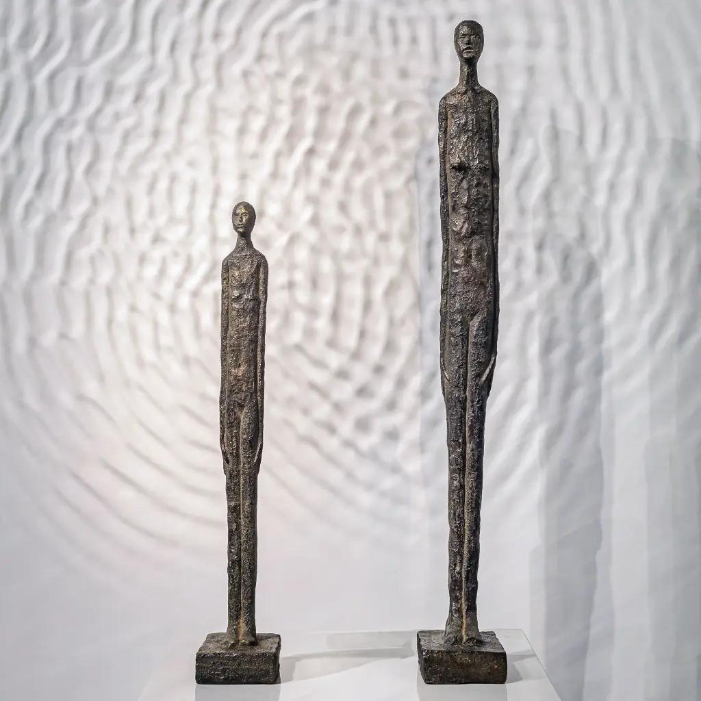 Métal Ensemble de 2 statuettes d'ombres étrusques en bronze, style antique italien en vente