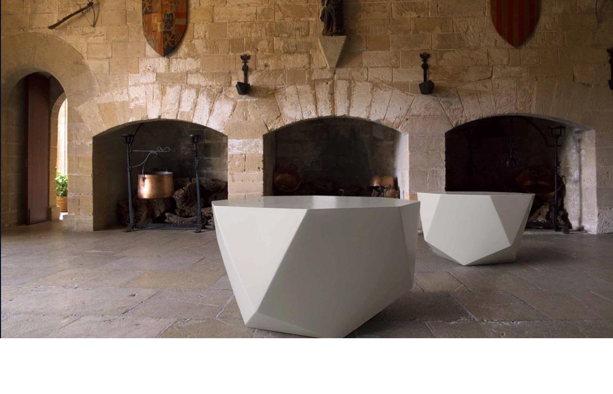 Ensemble de 2 tables basses à facettes en placage de bois d'ébène de Macassar Neuf - En vente à NEW YORK, NY