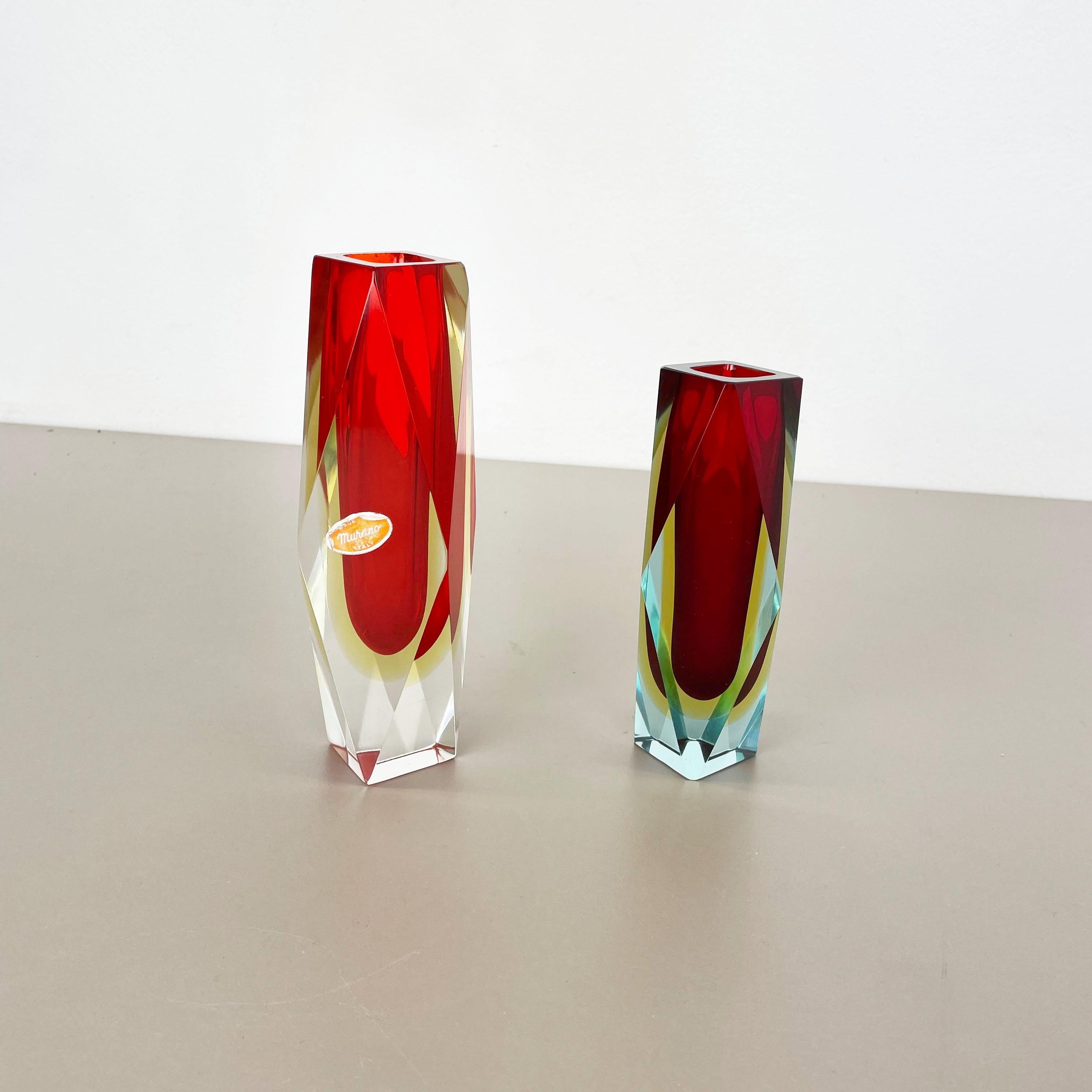 Artikel:

Murano Glas Vase Satz von 2


Herkunft:

Murano, Italien


Design/One:

Flavio Poli


Jahrzehnt:

1970s



Dieses originelle Vasen-Set aus Glas wurde von Flavio Poli entworfen und in den 1970er Jahren in Murano,