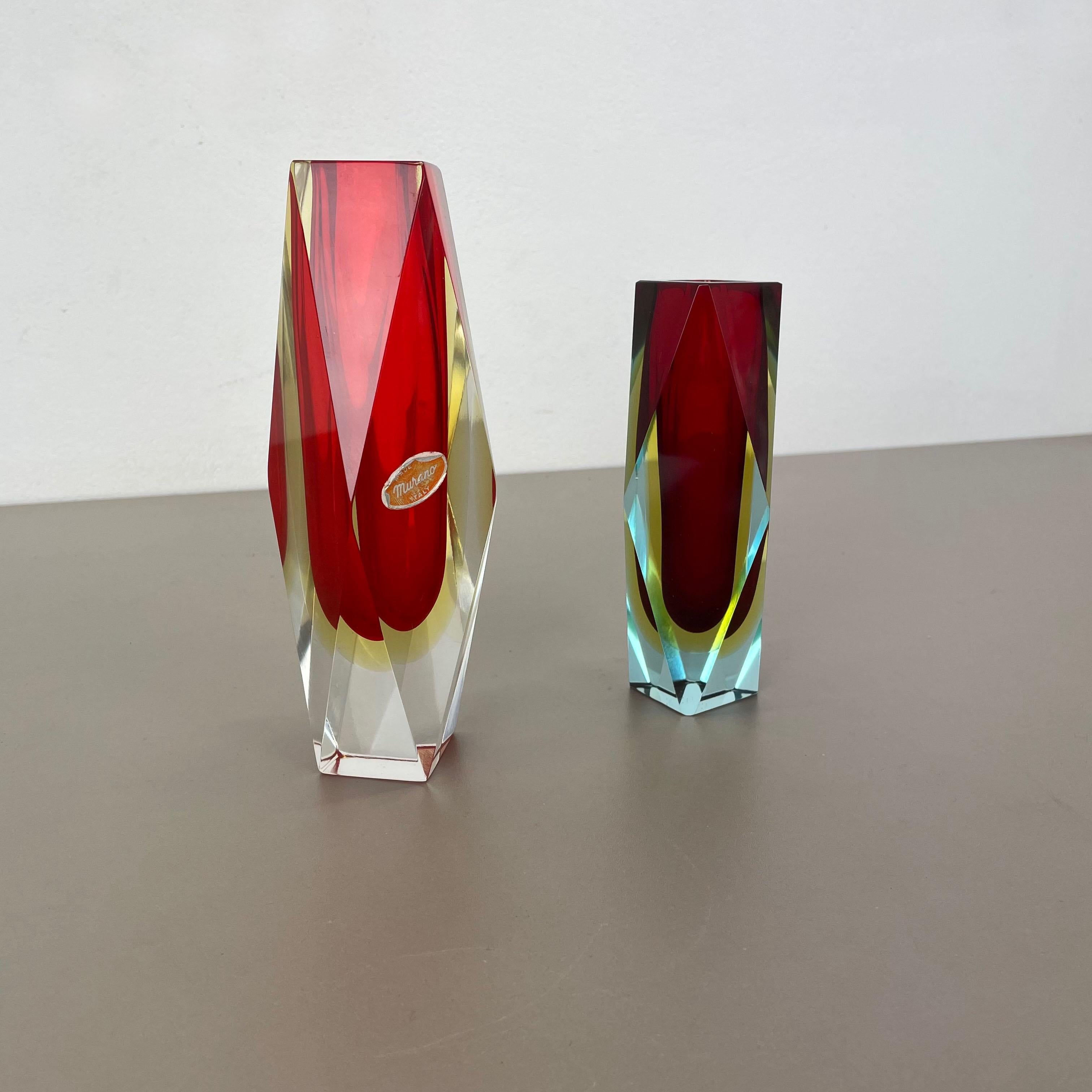 Mid-Century Modern Ensemble de 2 vases Sommerso en verre de Murano à facettes conçus par Flavio Poli Italie, 1970 en vente