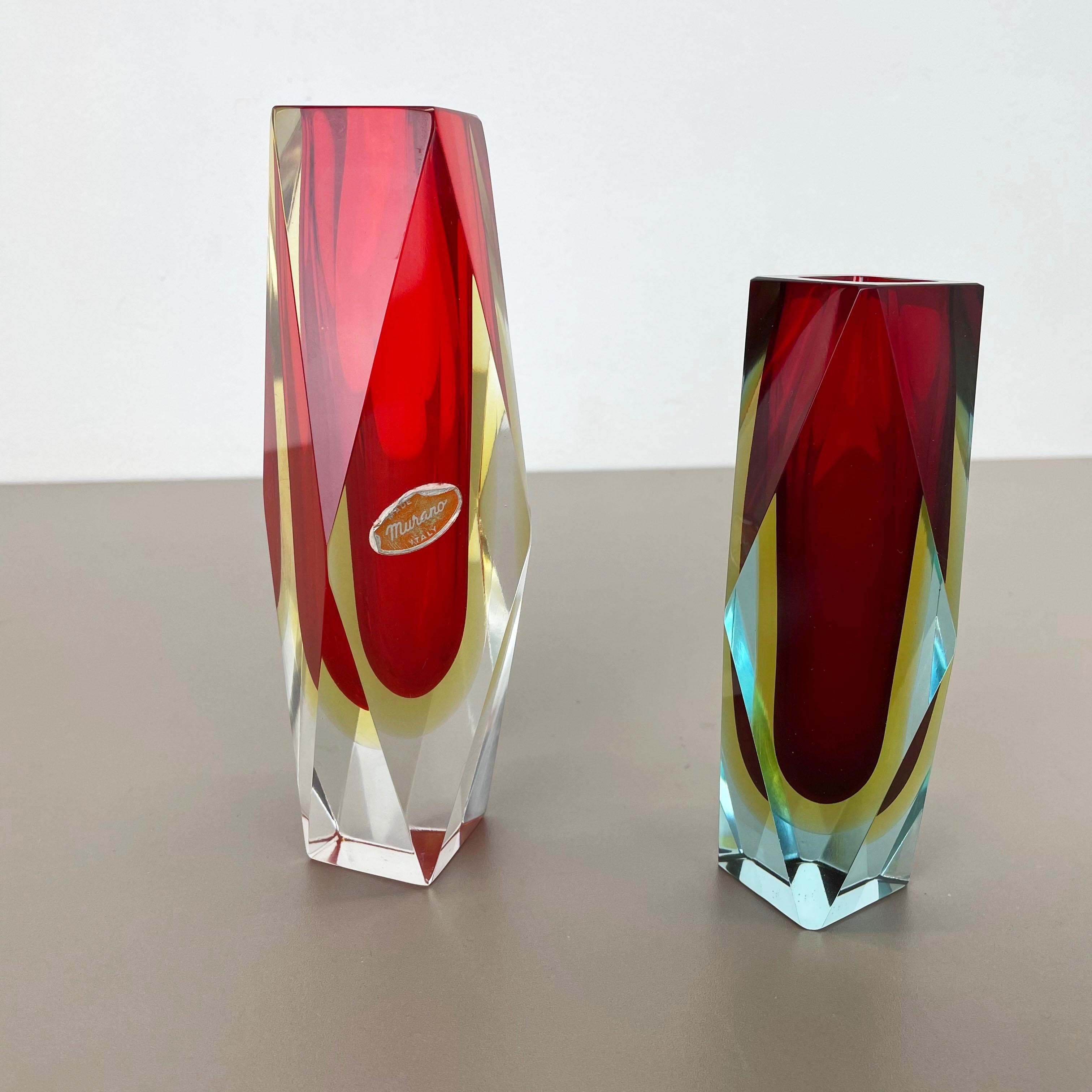 Satz von 2 Vasen aus facettiertem Murano Glass Sommerso Entworfen von Flavio Poli Italien, 1970er Jahre im Zustand „Gut“ im Angebot in Kirchlengern, DE