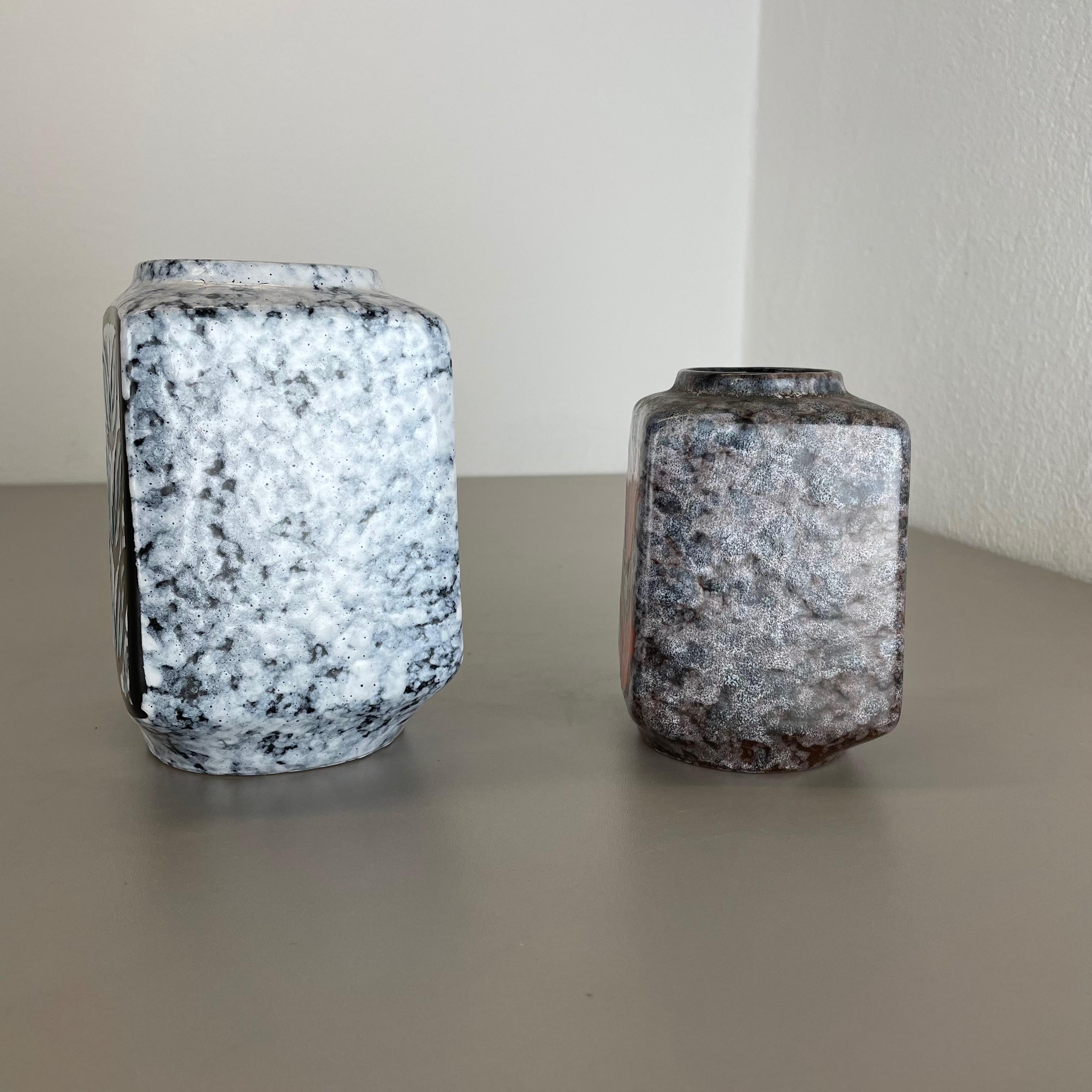 Set aus 2 Fat Lava-Keramik-Vasen von Strehla Ceramic, GDR Deutschland, 1970er Jahre im Angebot 9
