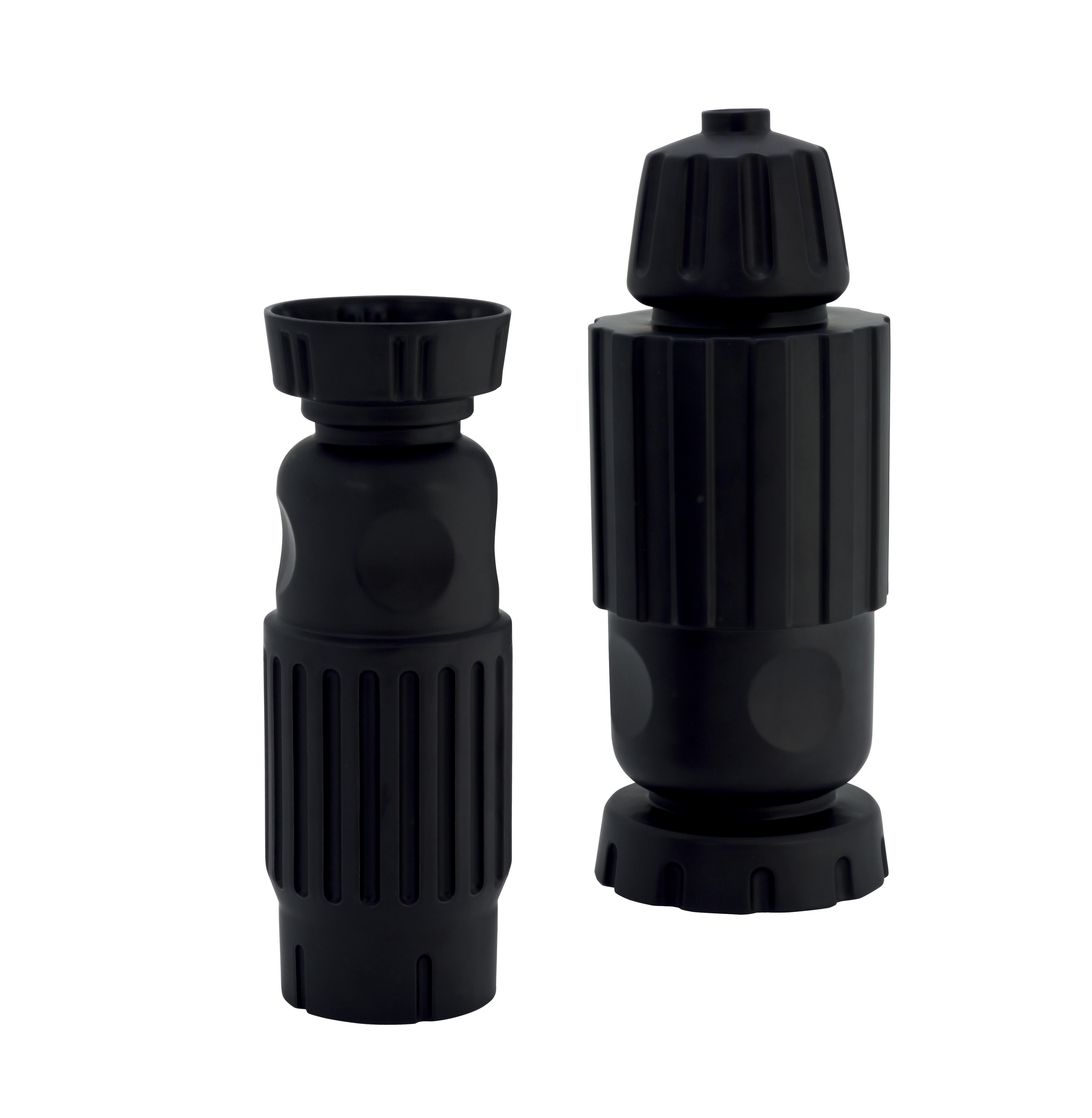 Set of 2 Fg vases and boxes by Pulpo
Dimensions: D 19.5 x H 50 cm / D 14 x H 40 cm
Materials: ceramic

Also available in different colours.

Appearing as both futuristic and an ancient relic, the fg series of ceramic objects seem to defy