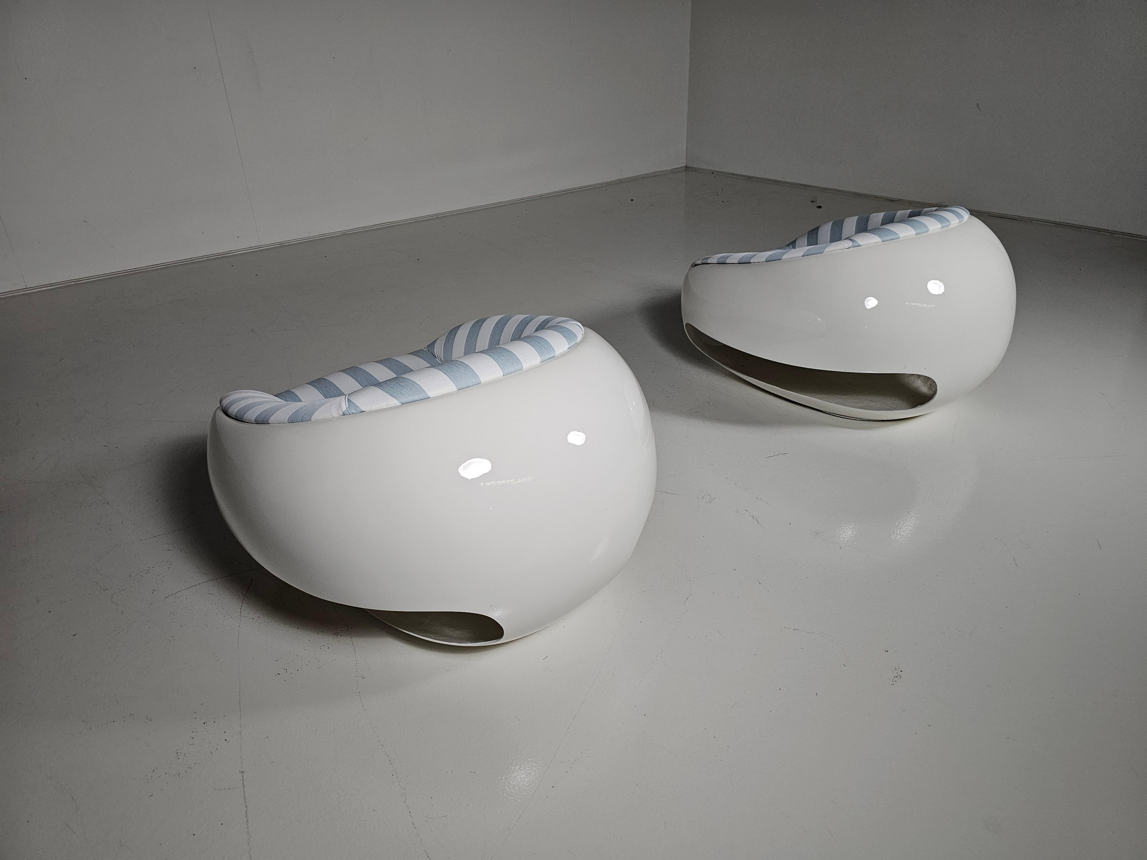 Set of 2 Fiberglass Pod Lounge/Outdoor Chairs by Mario Sabot, 1960s 3
