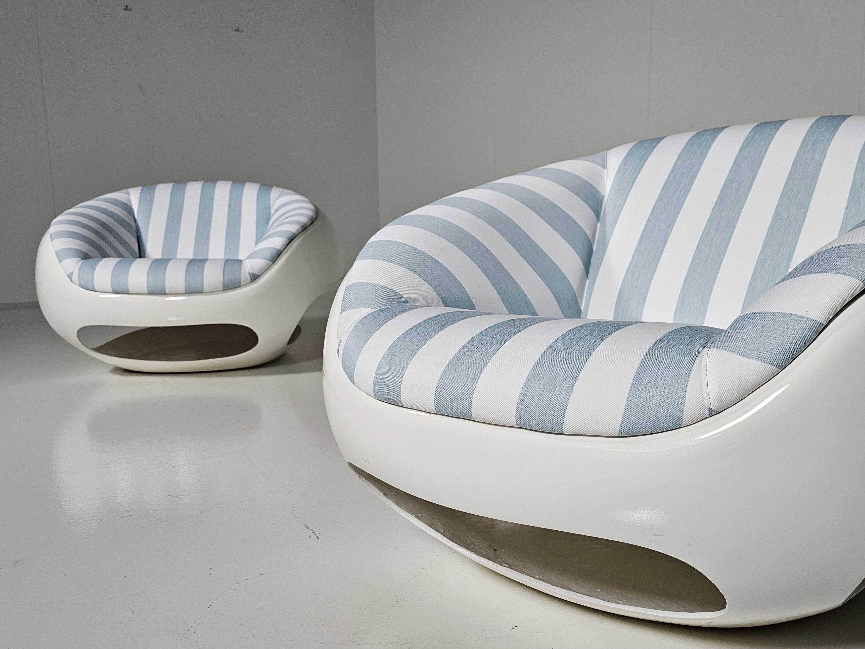 Set of 2 Fiberglass Pod Lounge/Outdoor Chairs by Mario Sabot, 1960s 4