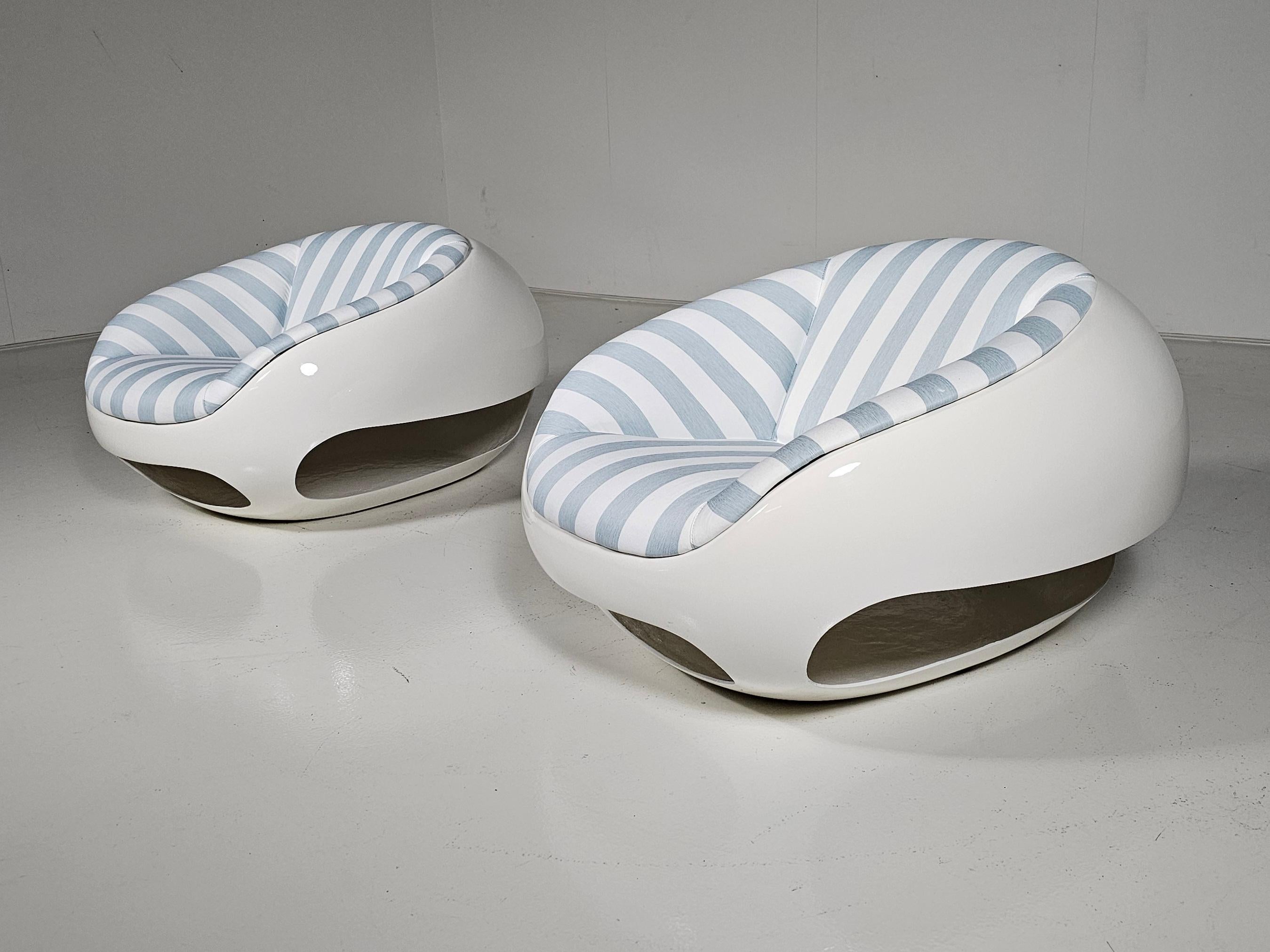 Italian Set of 2 Fiberglass Pod Lounge/Outdoor Chairs by Mario Sabot, 1960s