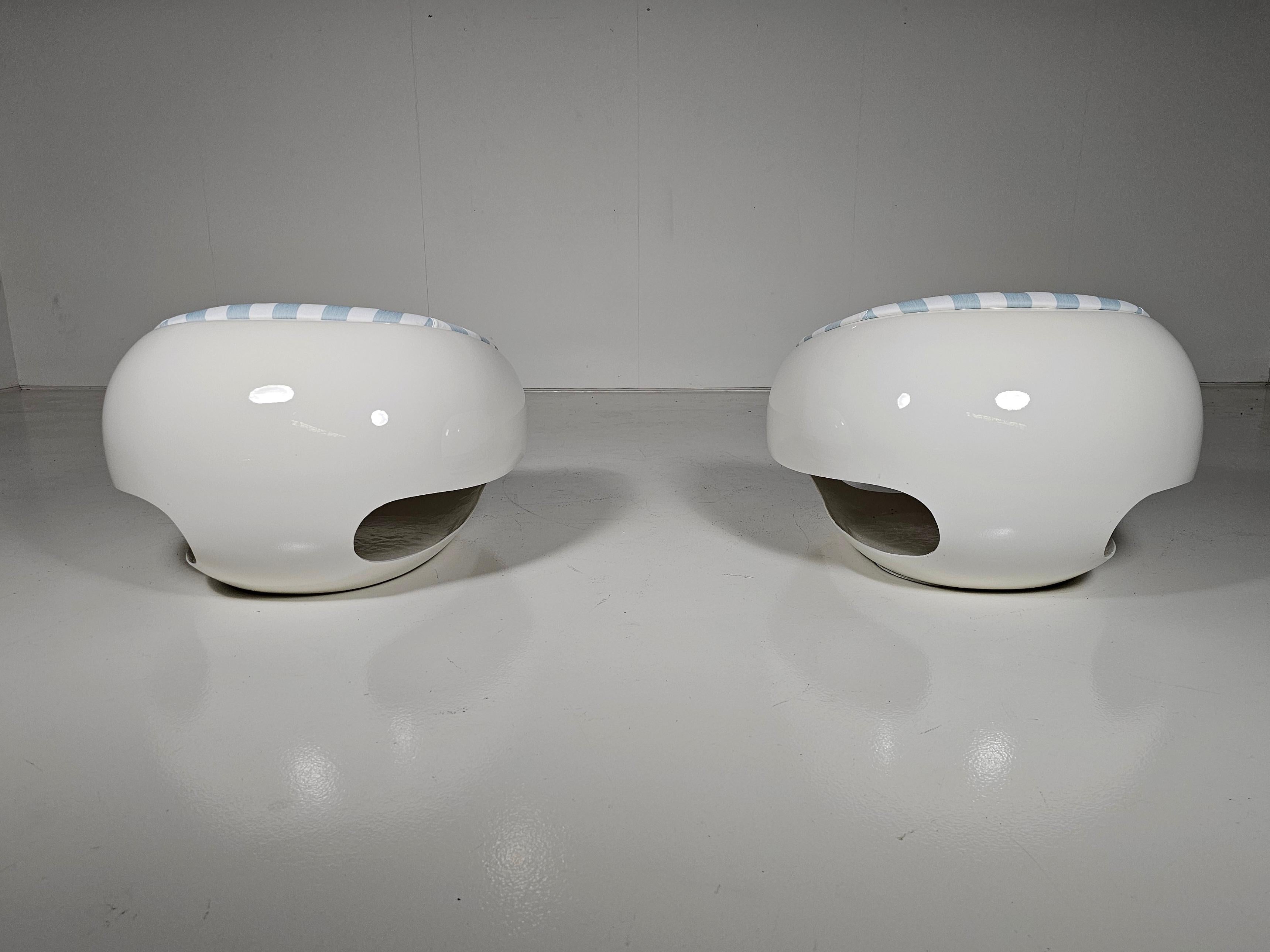 Set of 2 Fiberglass Pod Lounge/Outdoor Chairs by Mario Sabot, 1960s In Good Condition In amstelveen, NL