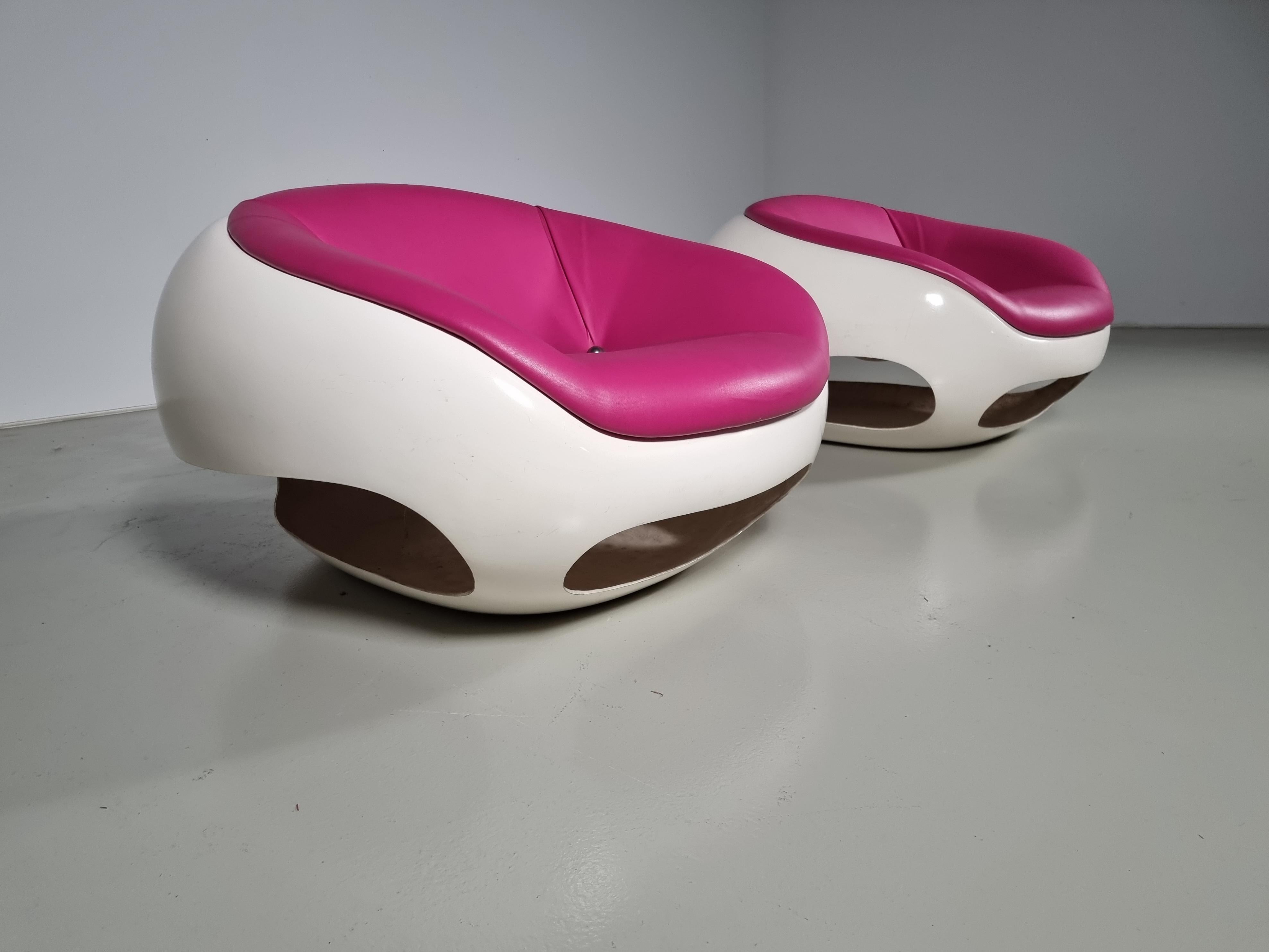 Italian Set of 2 Fiberglass Pod Lounge Chairs by Mario Sabot, 1960s For Sale