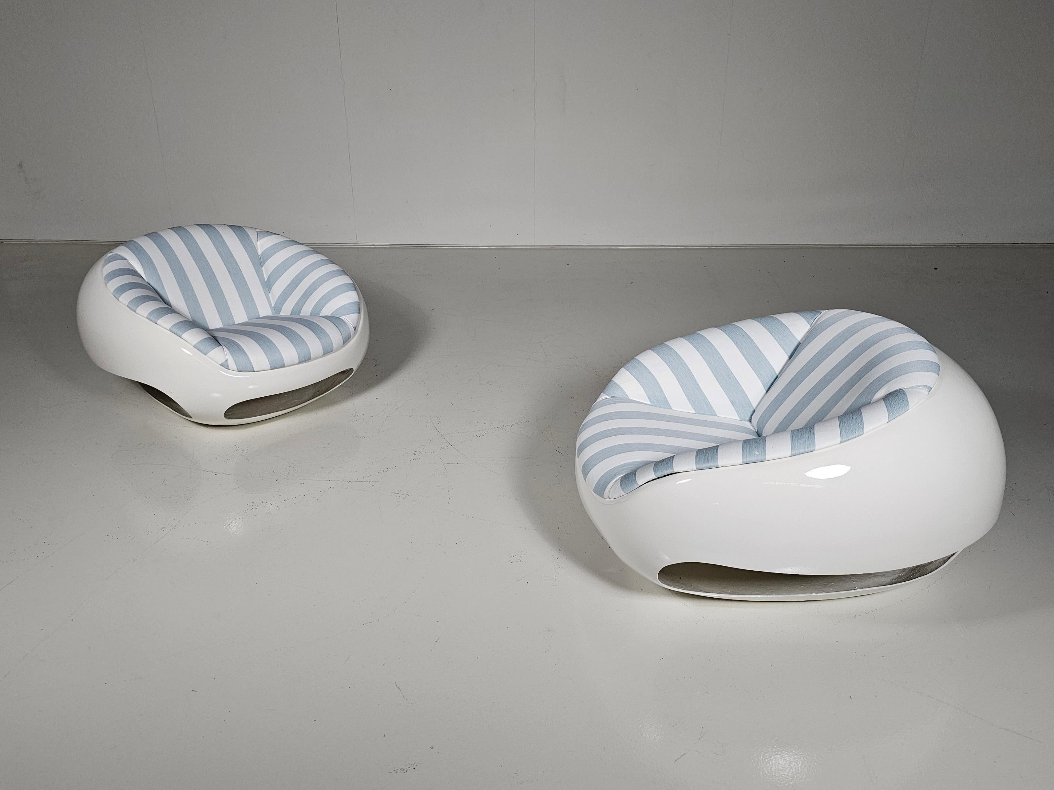 Mid-20th Century Set of 2 Fiberglass Pod Lounge/Outdoor Chairs by Mario Sabot, 1960s