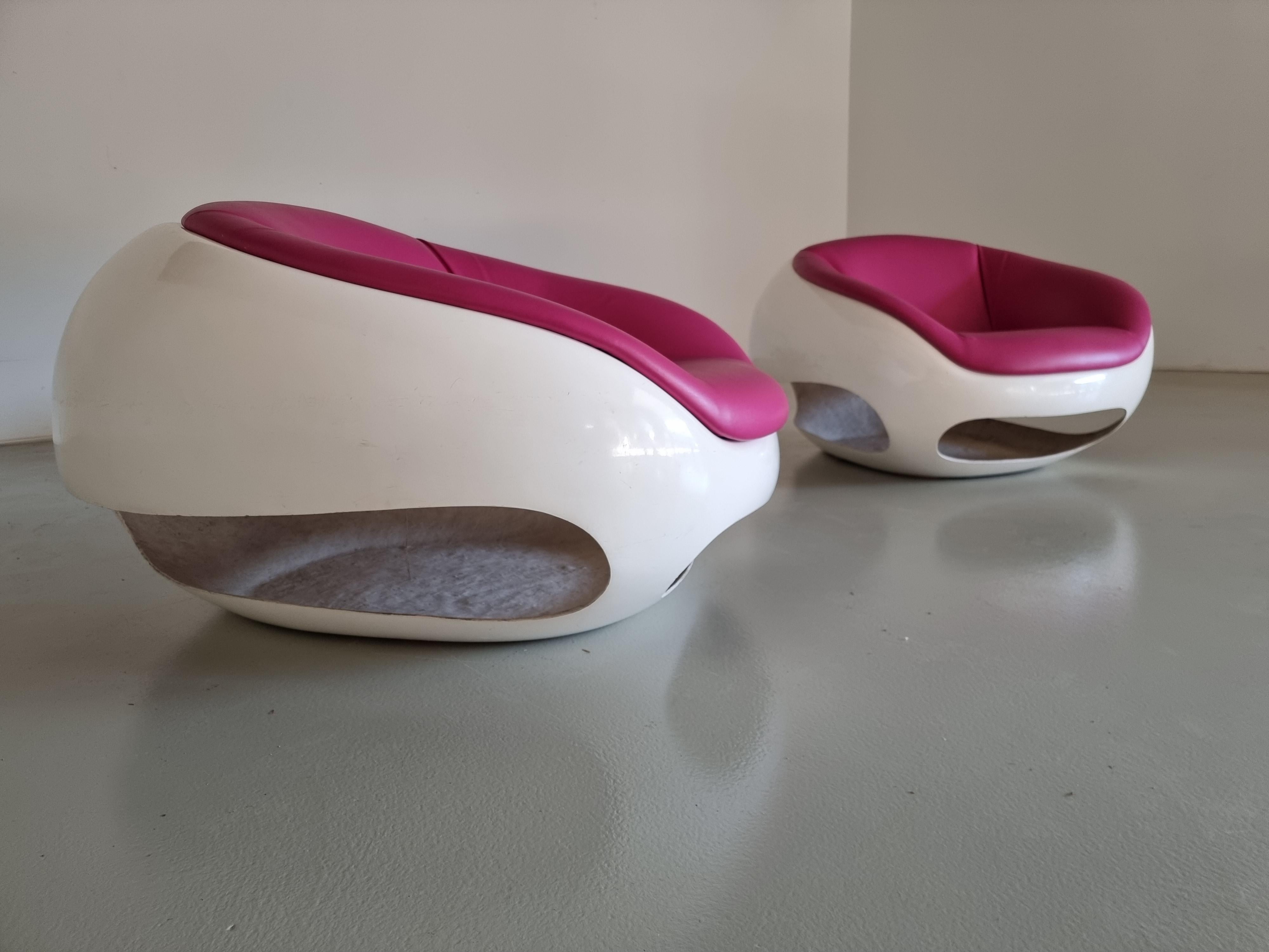 Imitation cuir Ensemble de 2 chaises longues Pod en fibre de verre de Mario Sabot, années 1960 en vente