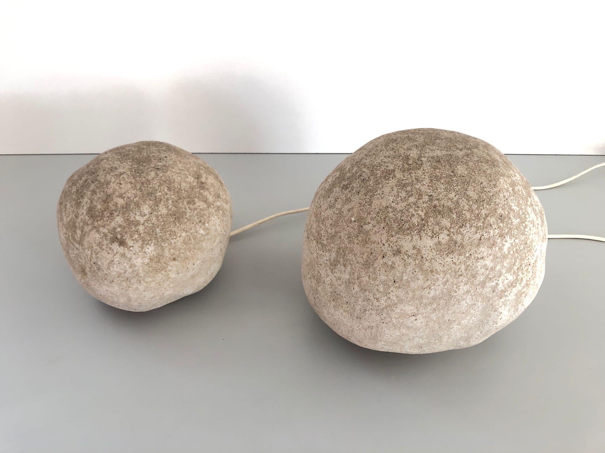 Set of 2 Fiberglass Table Lamps in Stone Form by Falkenberg, 1980s, Germany

Lampshade is in very good vintage condition.

It has European plug. It can be converted to other countries plugs with using converter. Also it can be rewired different type