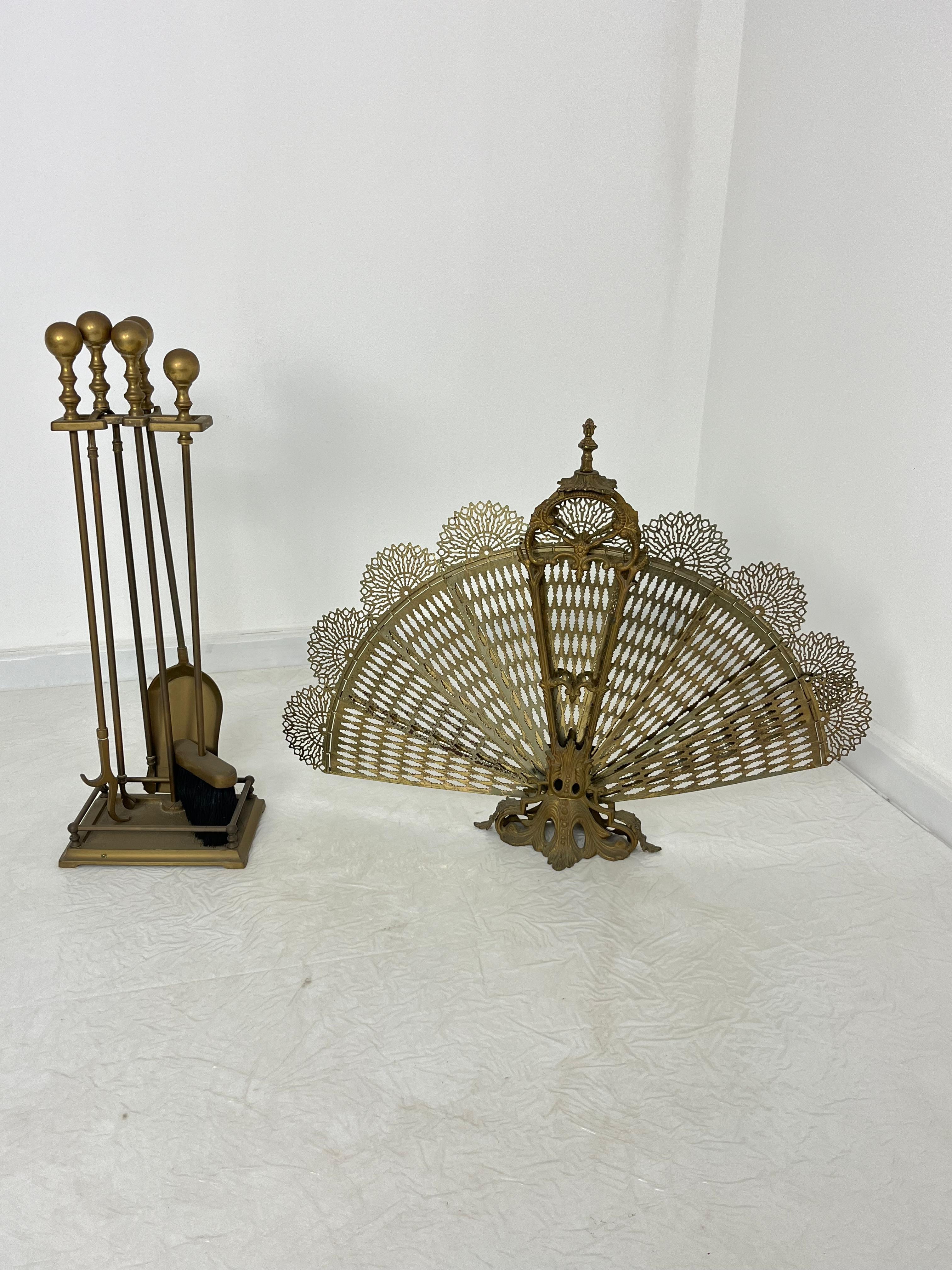 (2er Set) Kaminfunkenschutz und Werkzeugset, Pfauenschwanz, Messing, 1970er (Italienisch) im Angebot
