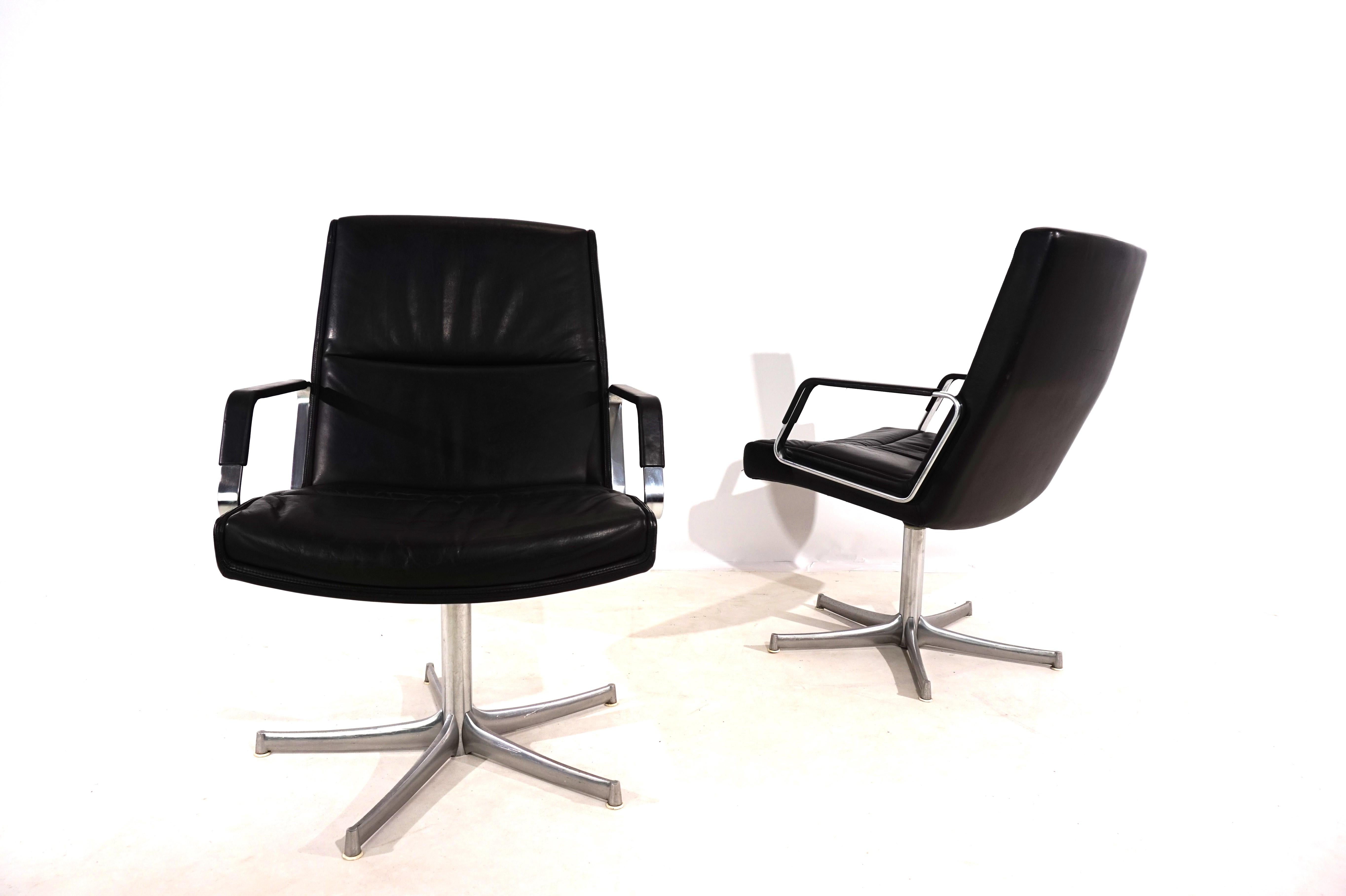 This beautiful pair of FK 711 office chairs, in black leather, is in very good condition. The stainless steel armrests are covered with leather and give these chairs a very high-quality look. The black leather shows only minimal signs of wear, the