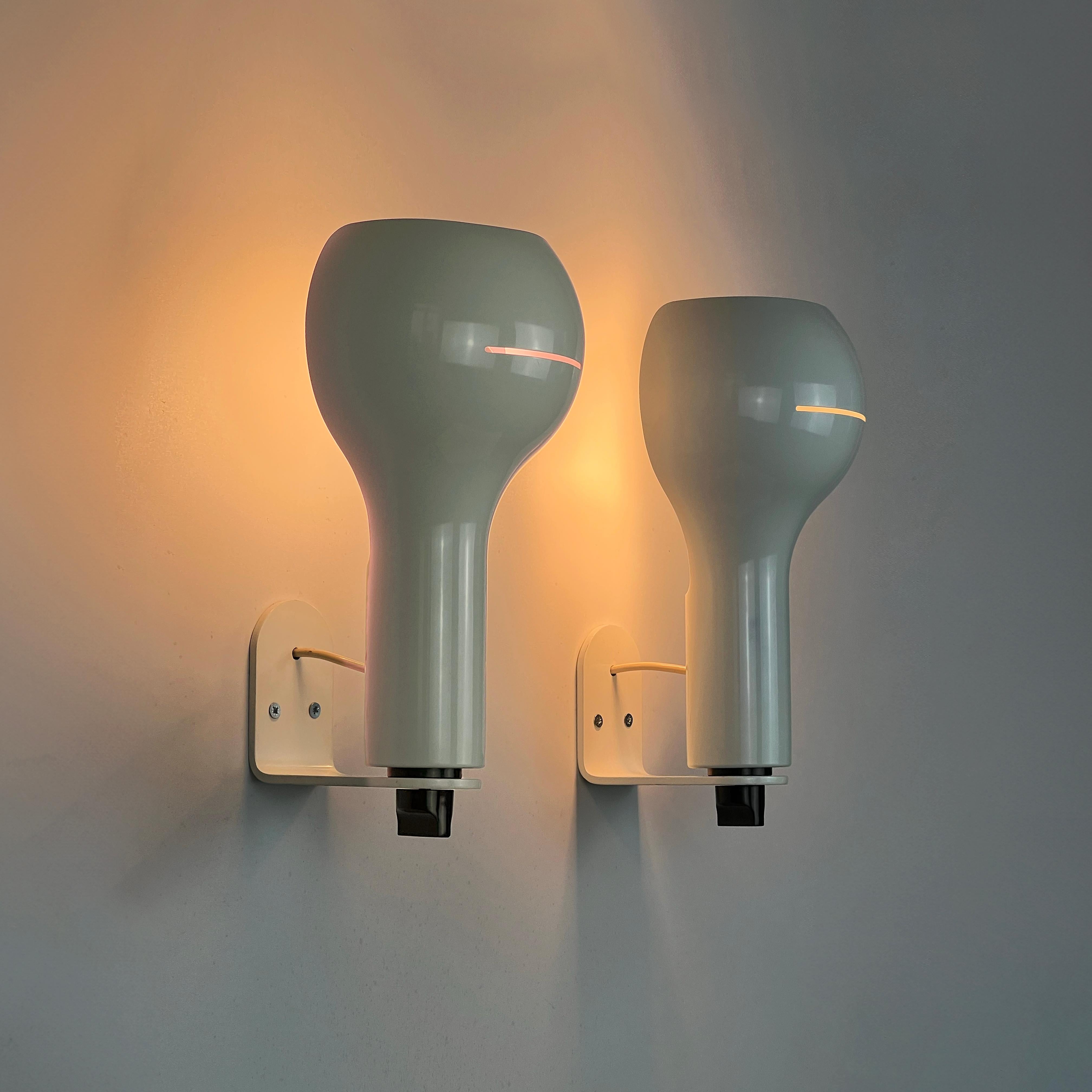 Set of 2 Flash sconces by Joe Colombo for Oluce In Good Condition In Milano, IT