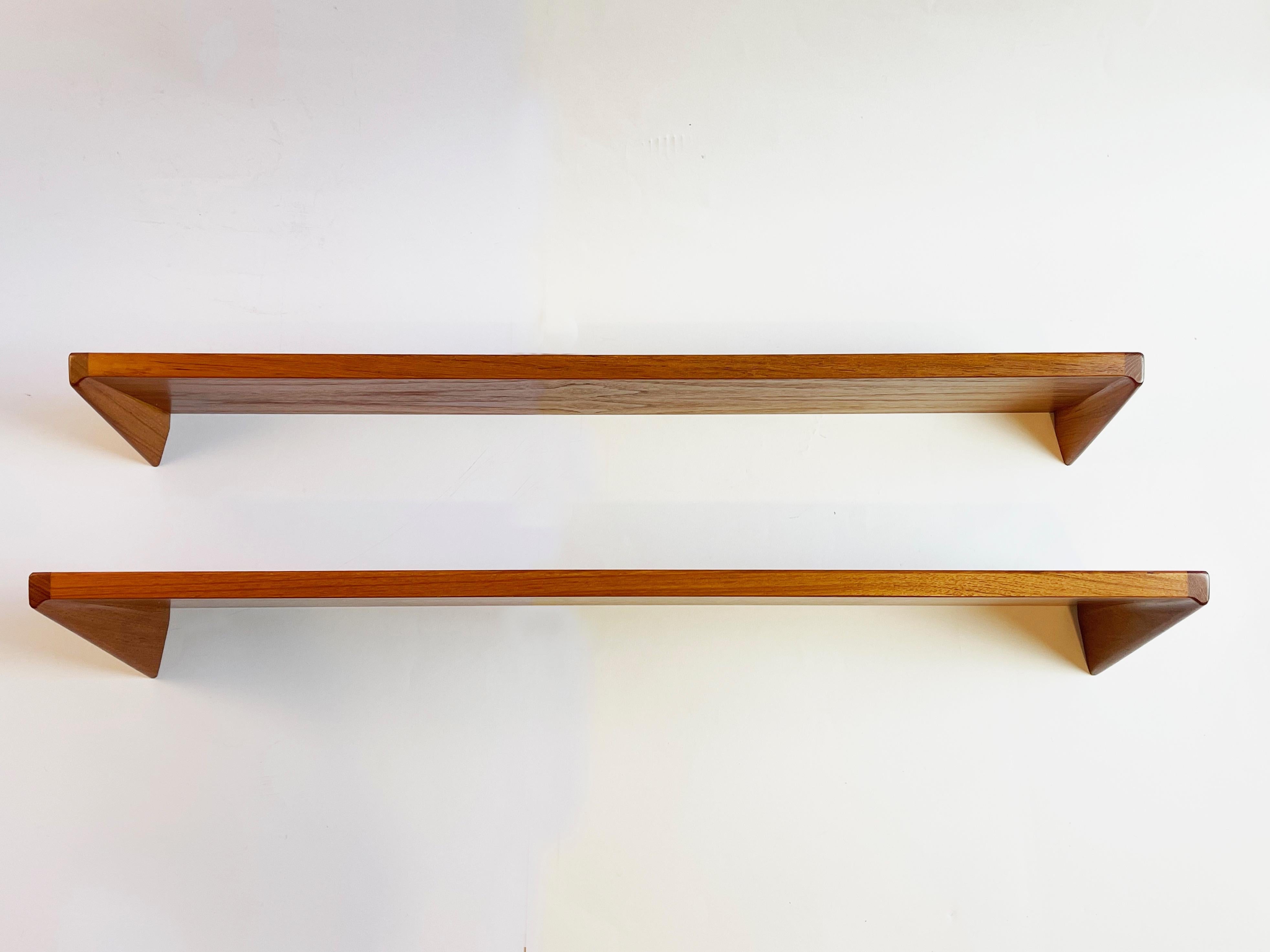 Set of 2 Floating Shelves, Teak by Kai Kristiansen for Fm Møbler, 1960s, Denmark In Good Condition For Sale In Andernach, DE