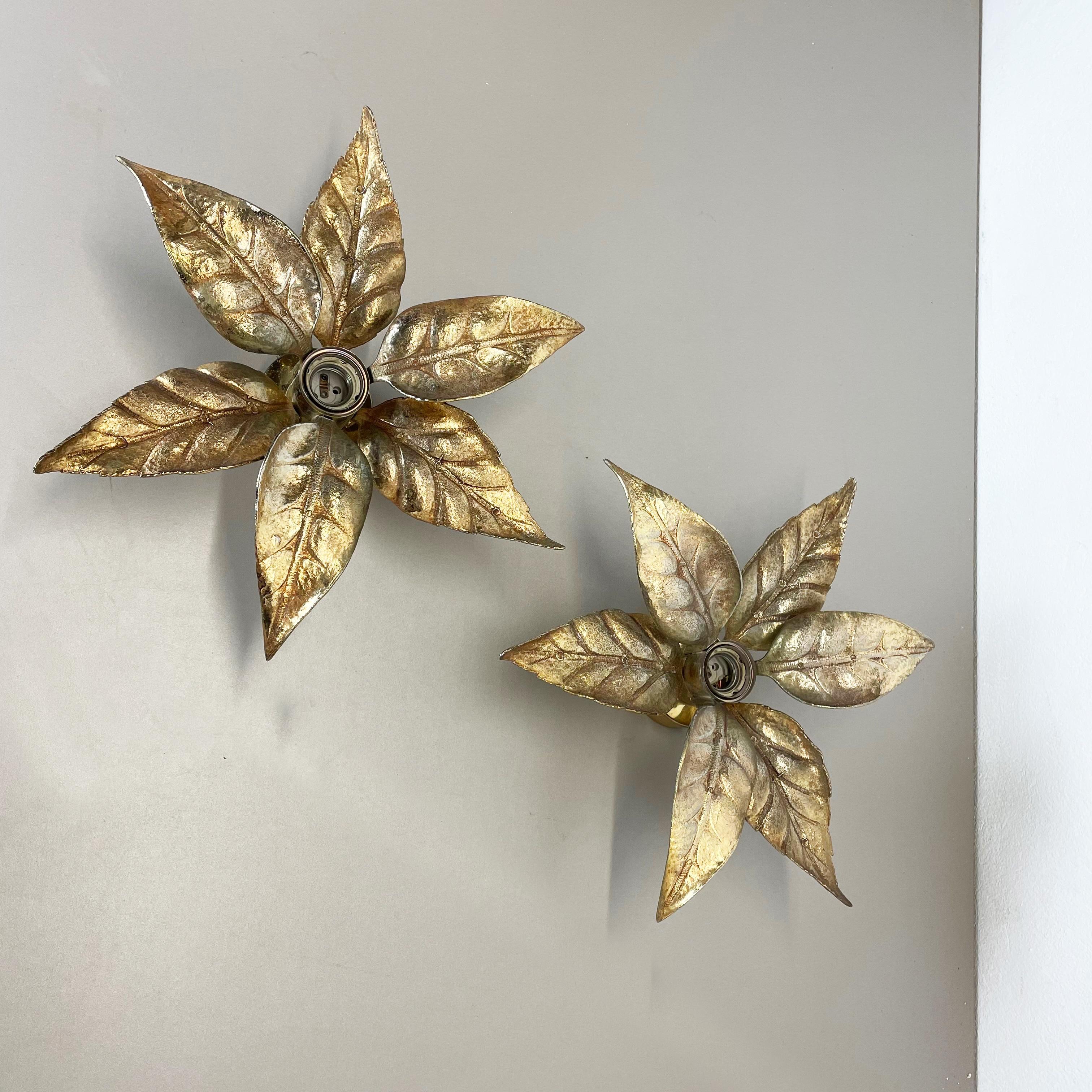 Article:


Wall light ceiling light, set of 2


Design:

Willy Daro


Origin:

Belgium



Age:

1970s




This modernist light set was designed by Willy Daro and produced in Belgium in the 1970s. It is made from solid brass