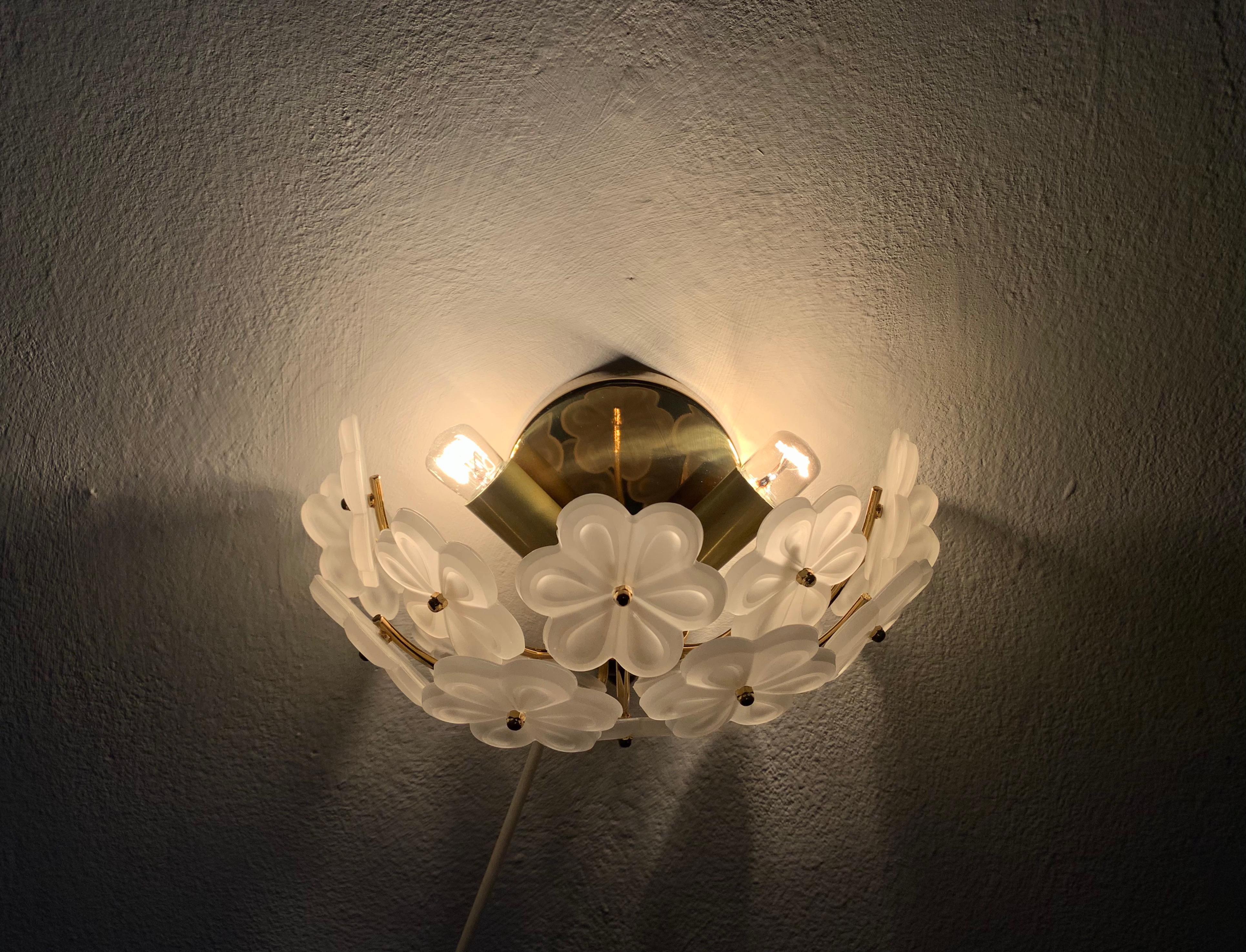 Set di 2 lampade da parete in cristallo floreale di Ernst Palme in vendita 4