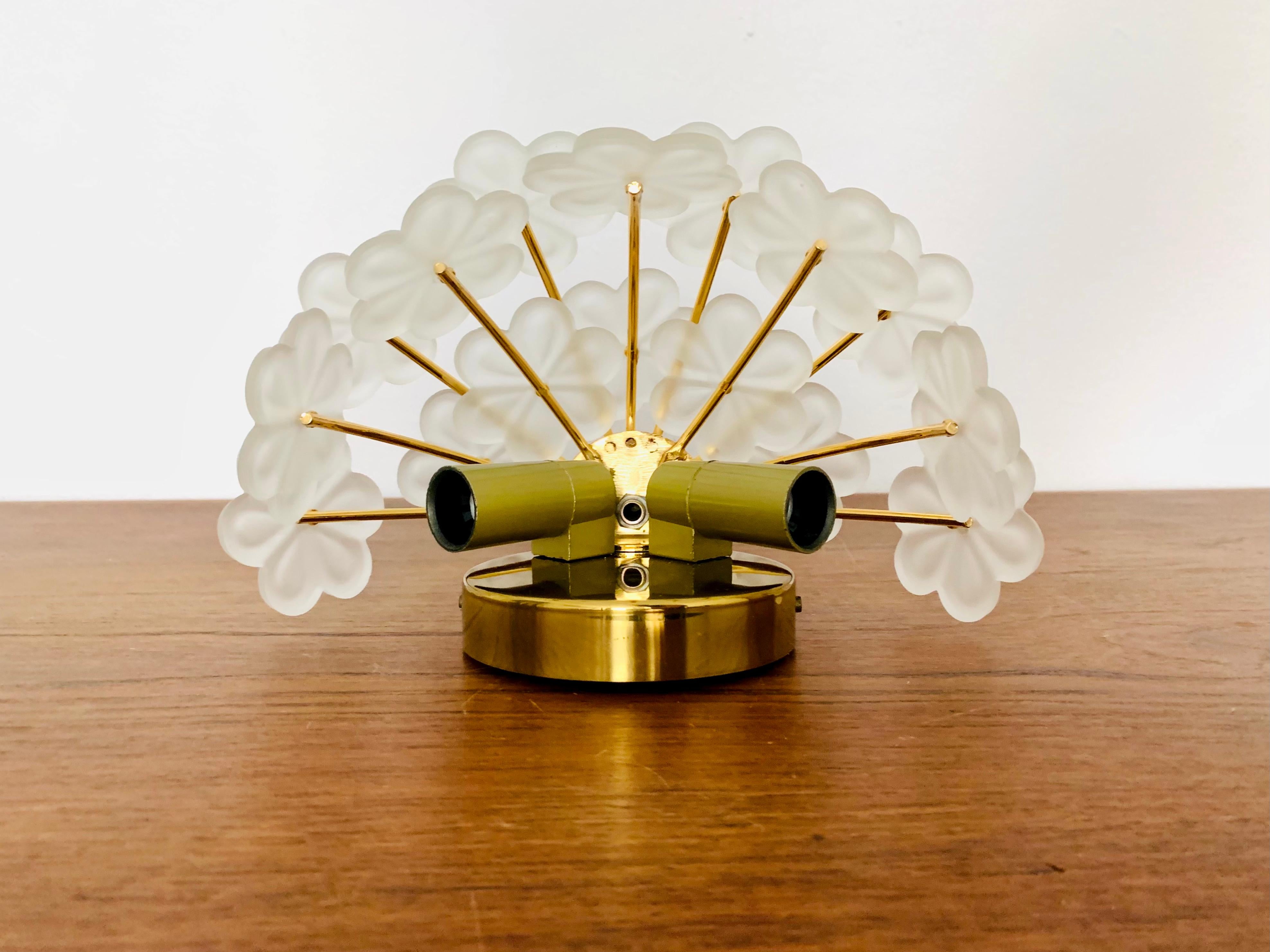 Set di 2 lampade da parete in cristallo floreale di Ernst Palme in vendita 5