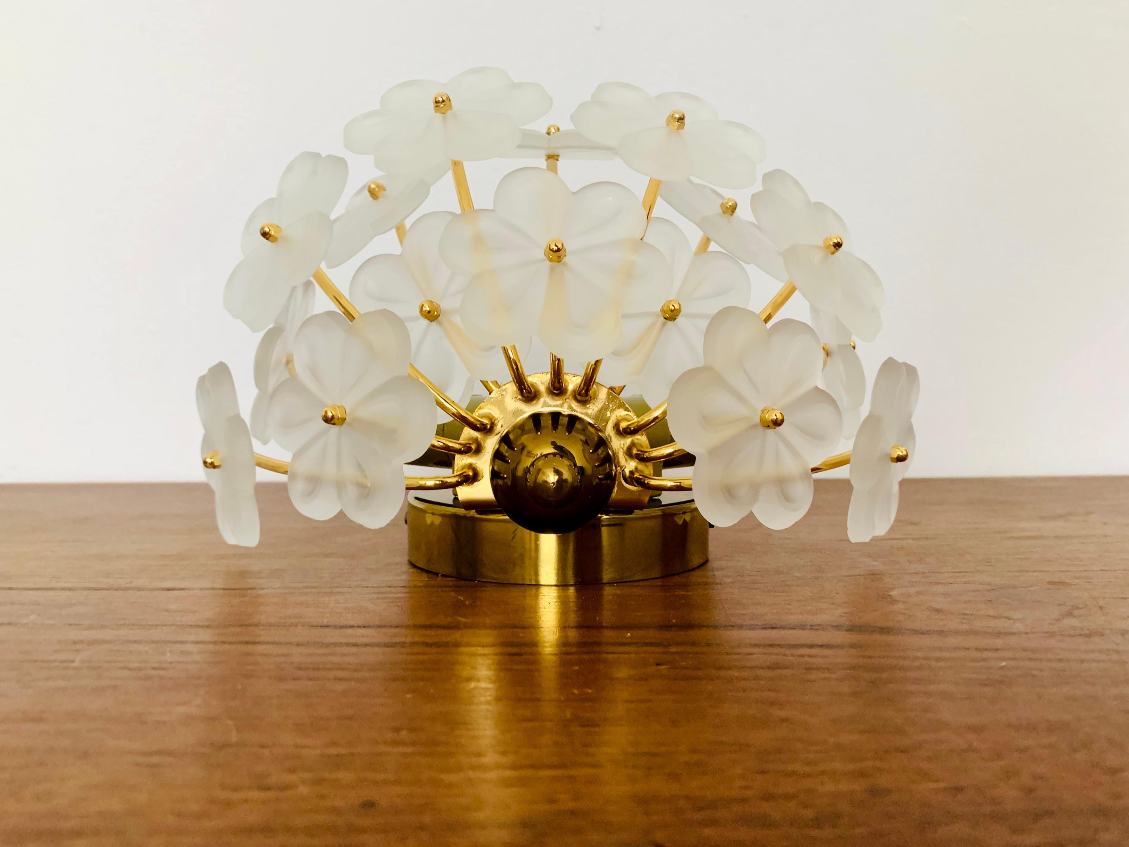 Set di 2 lampade da parete in cristallo floreale di Ernst Palme in vendita 6