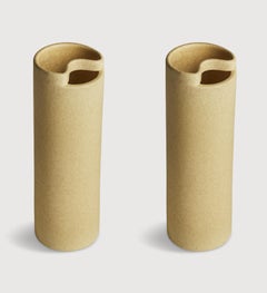 Set di 2 vasi Flowr da 26 cm in ceramica smaltata opaca color sabbia, firmati Roel Vandebeek