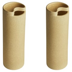 Set di 2 vasi Flowr da 26 cm in ceramica smaltata opaca color sabbia, firmati Roel Vandebeek