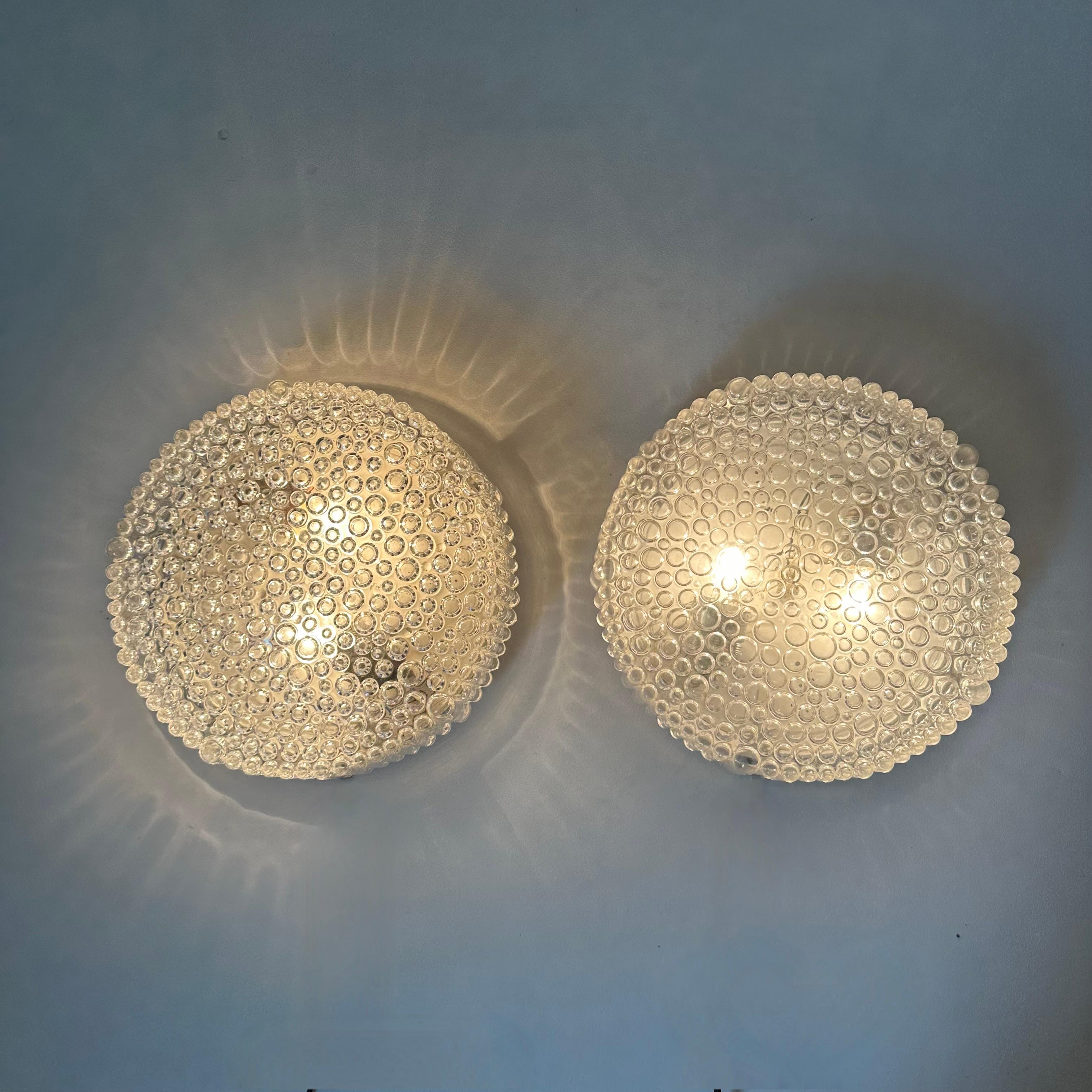 Ensemble de 2 plafonniers par staff leuchten, Allemagne, années 1970

Dimensions : 27,5cm de diamètre, 10cm de hauteur
Condit : Bon
Période : 1970's
MATERIAL : Verre, métal