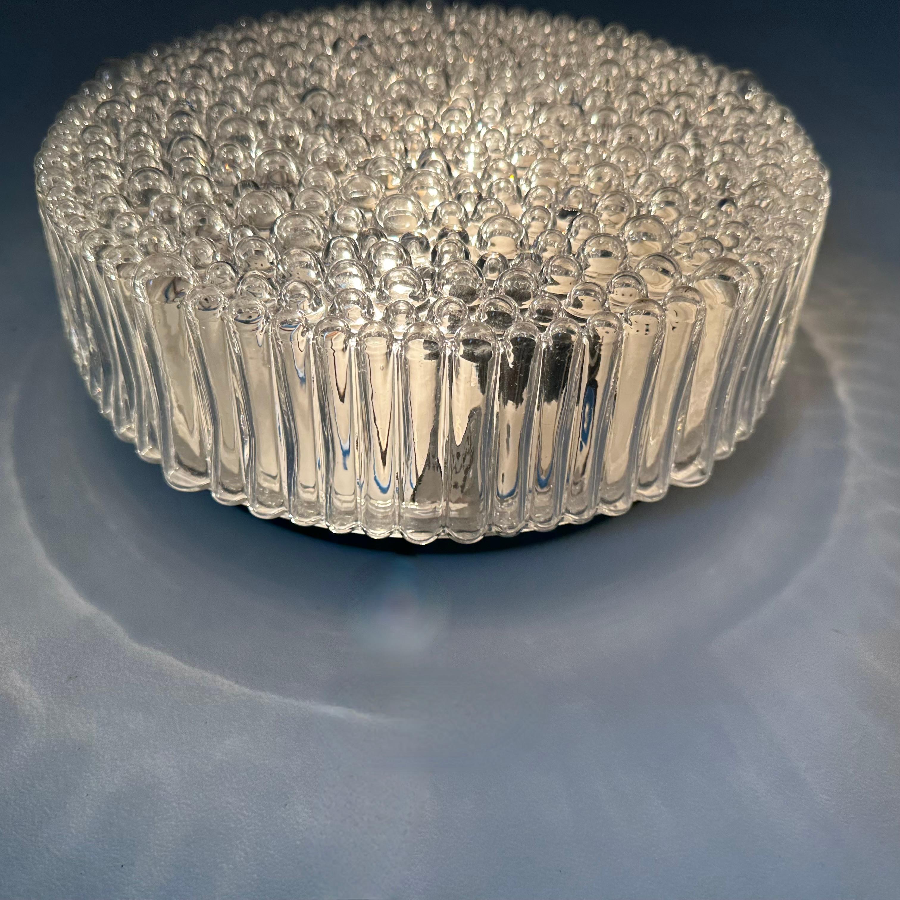 Verre d'art Ensemble de 2 plafonniers par staff leuchten, Allemagne, années 1970 en vente